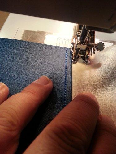 SINGER 4423 Heavy Duty Sewing Machine with Accessories | 23 stitches, 50% more power for denim and canvas, 1100 stitches/min, metal frame customer photo 1