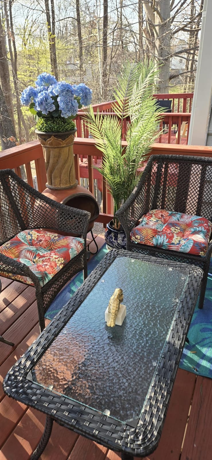 VINGLI Outdoor Coffee Table with Storage Wicker Patio Coffee Table, Tempered Glass Top Coffee Table for Patio Outside Balcony Porch Deck (Brown) customer photo 2