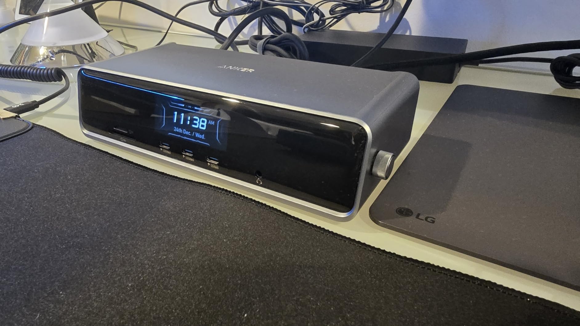 Anker Prime Docking Station (DL7400), 14-in-1 Triple Display, DisplayLink | 140W Max, Smart Display, Triple 4K@60Hz (2 HDMI+1 DP), for Windows Laptops customer photo 1