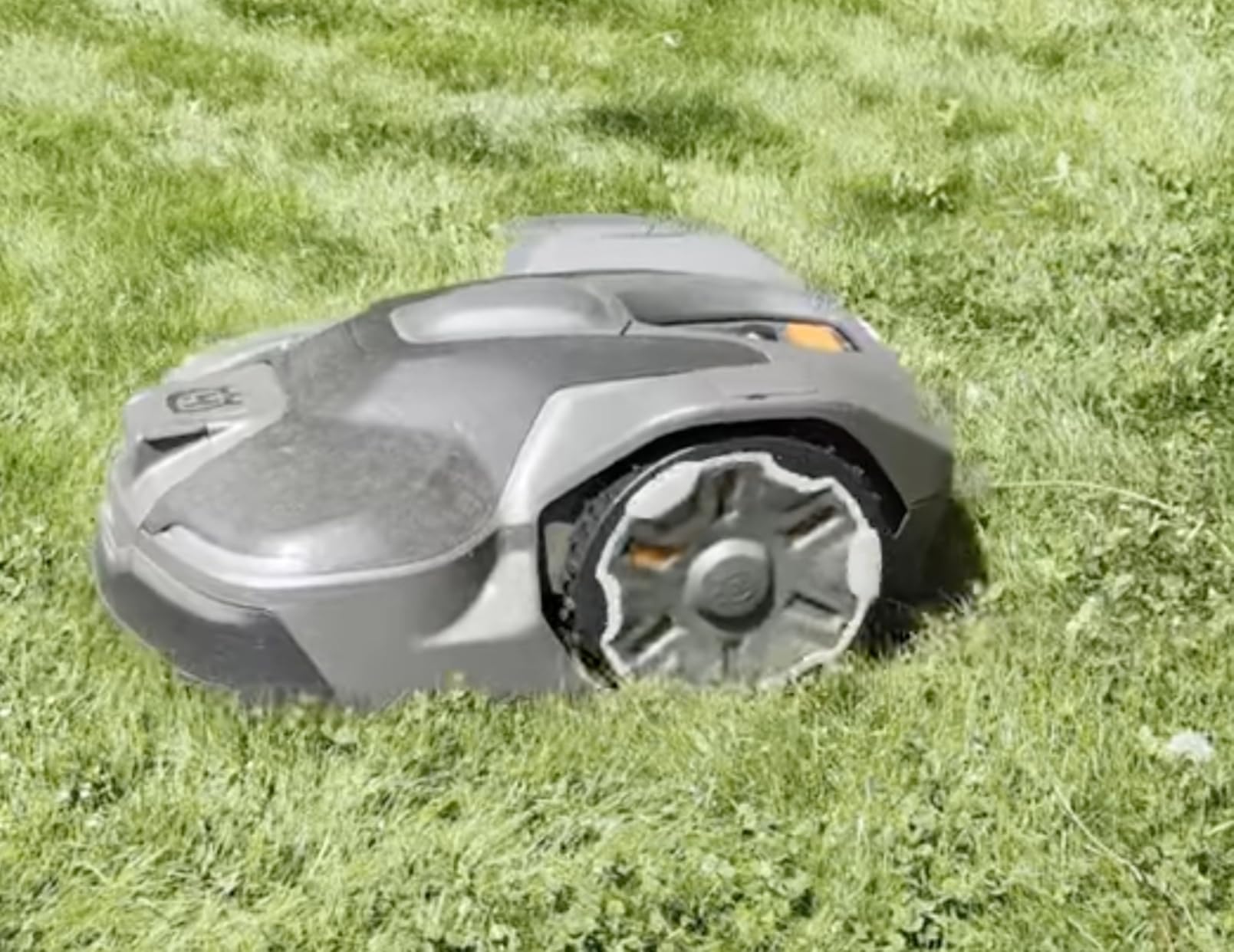 Husqvarna 410iQ ½ Acre Wire-Free, 45% Slope, app Based, Robot Lawn Mower | Wire-free robot mower with EPOS®, app-set virtual zones, handles 45% slopes, all lawns, up to ½ acre, 4-year warranty customer photo 2