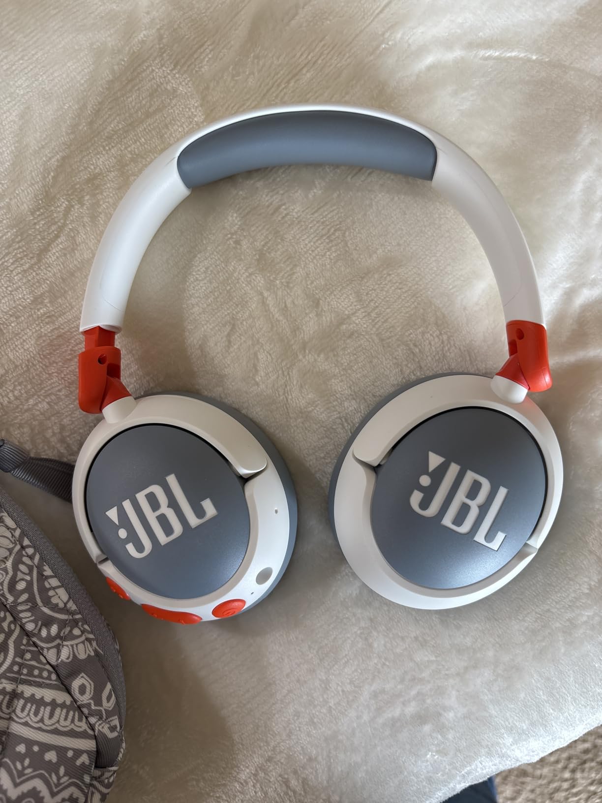 JBL Junior 470NC - Cancelling Kids Headphones - White | JBL Safe Sound 85dB, Parental Control with Customizable Volume Playtime, Easy monitoring, Active Noise Cancelling customer photo 2