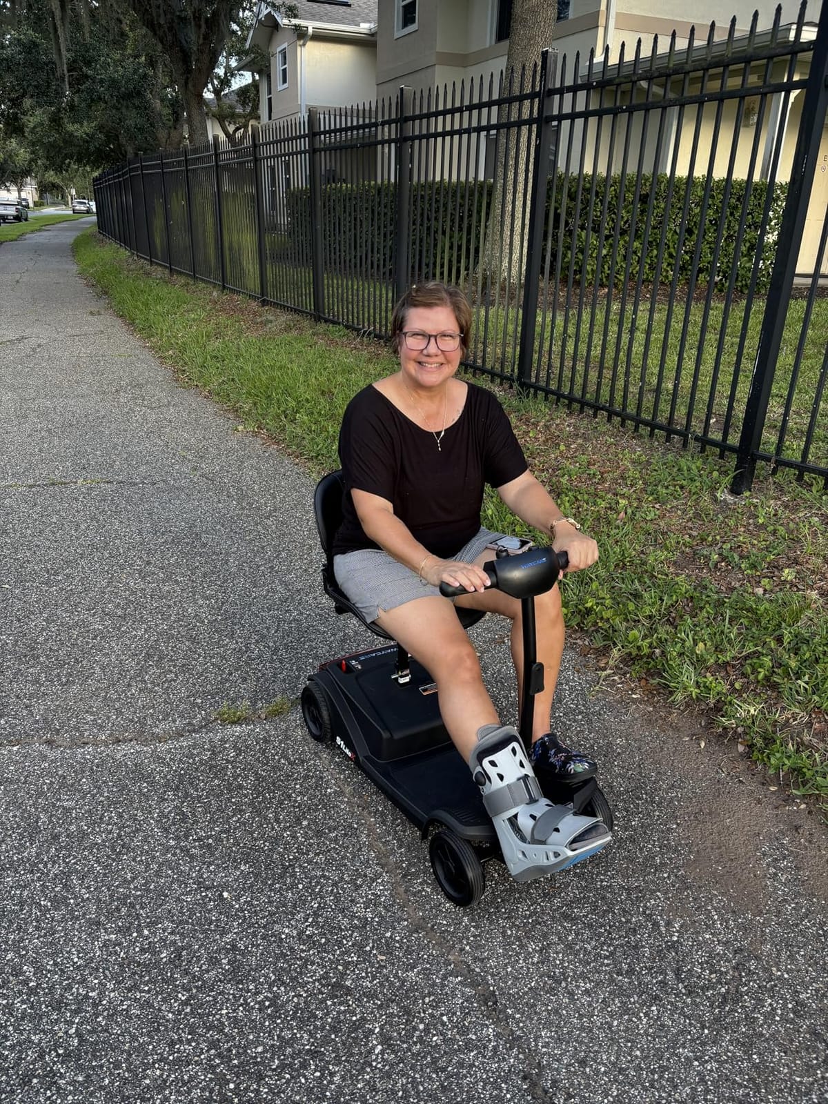 WAYCARE Mobility Scooter for Adults & Seniors, 330 lb, 15-Mile Range, Red | 4-Wheel Electric Mobility Scooter | 250W Motor | 330 lb Capacity | 15-Mile Range | 8-Inch Solid Tires | IPX4 customer photo 2