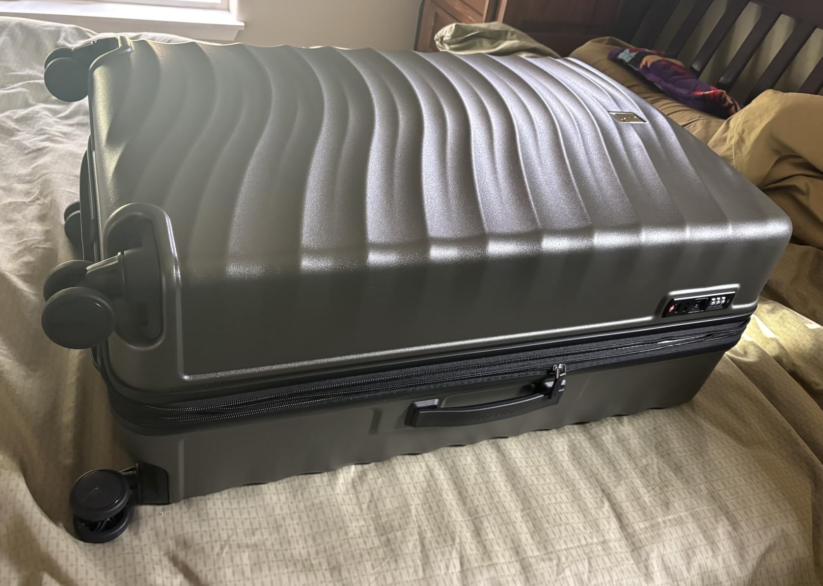 Travelpro Maxlite Air V2 Hardside Expandable Checked Luggage, 8 Spinner Wheels, Lightweight Hard Shell Suitcase, TSA lock, Black, Checked Large 28-Inch customer photo 1