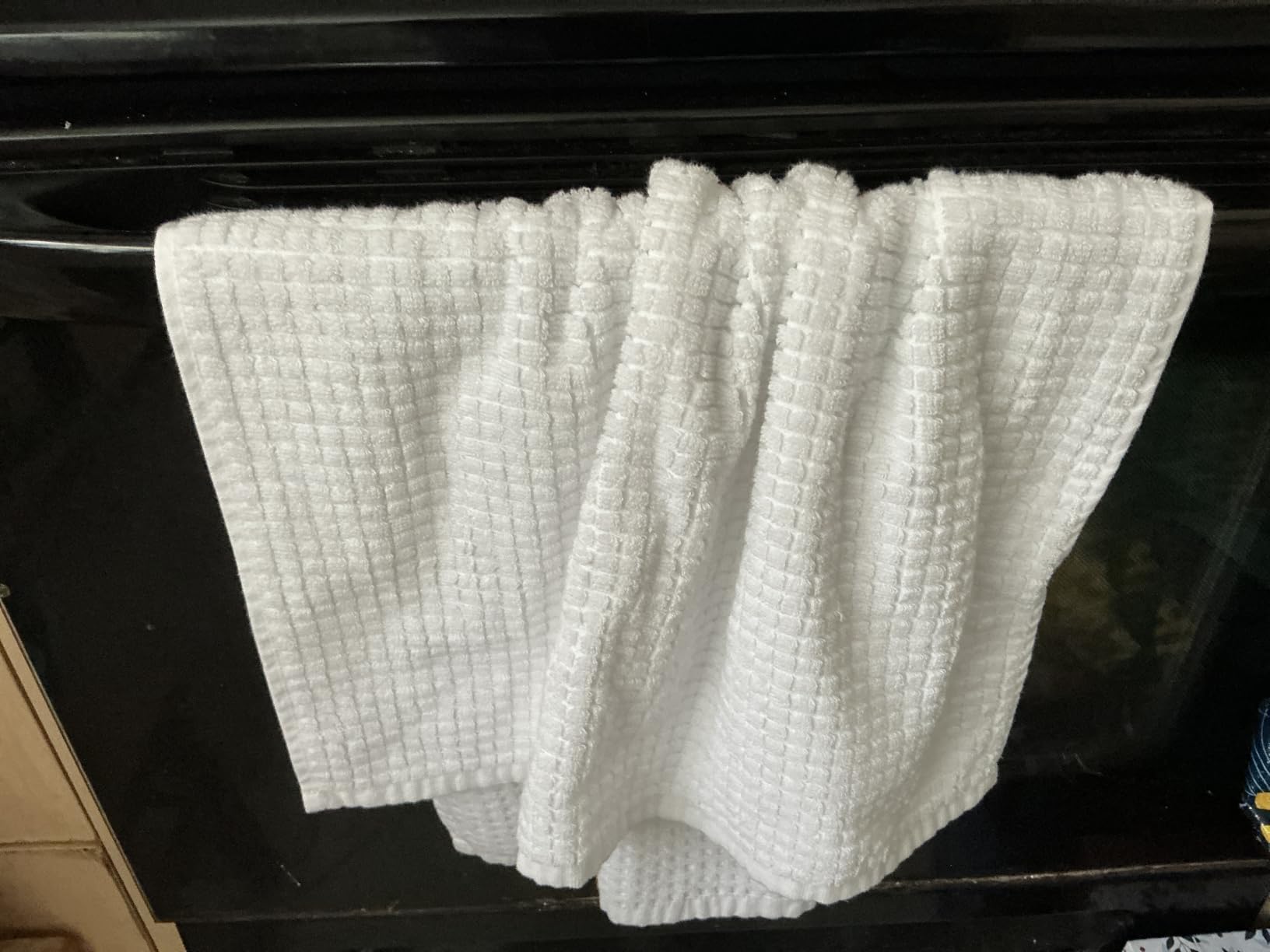 ONSEN Sculpted Terry Bath Towels, 100% American Cotton, Quick Dry Lint Free, Lightweight Absorbent Bath Towel Set with Hanging Loop, 28x55 in (Grey Fog, 2X Bath Towel) customer photo 2