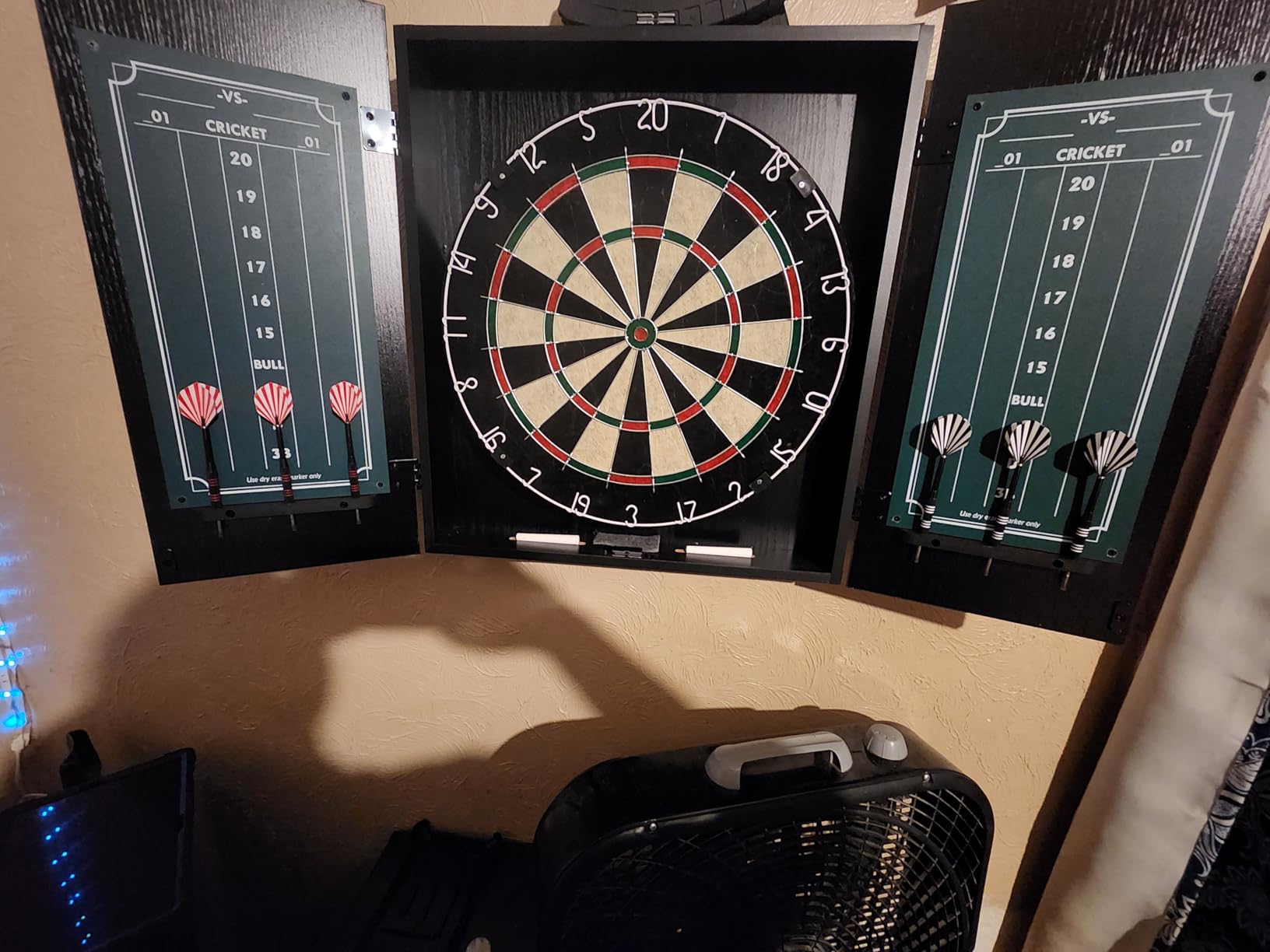 Amazon Basics Regulation Size Dartboard Cabinet Set for Adults, Black customer photo 2