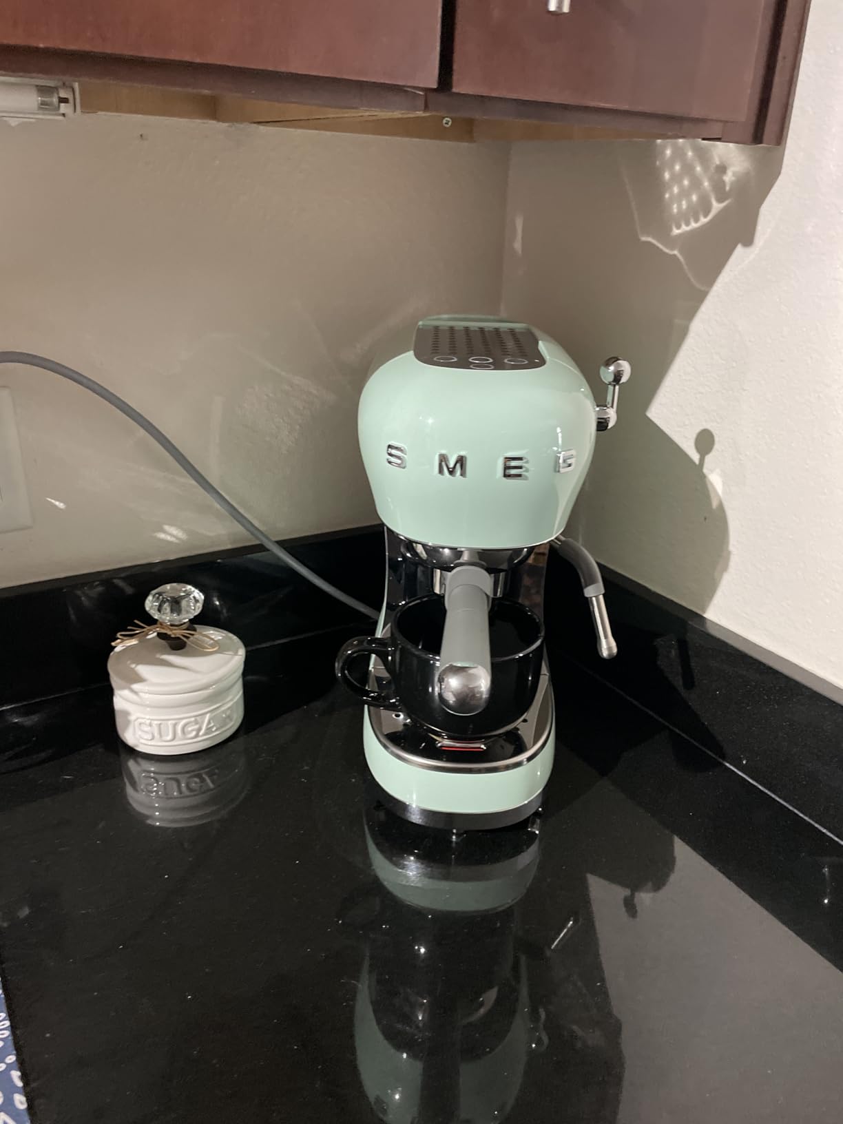 Smeg BCC12FBMUS Automatic Espresso Machine with Steam Stick 8 Coffee Drinks Thermoblock Heating System Built-in Coffee Grinder Aesthetic Style All Black customer photo 1