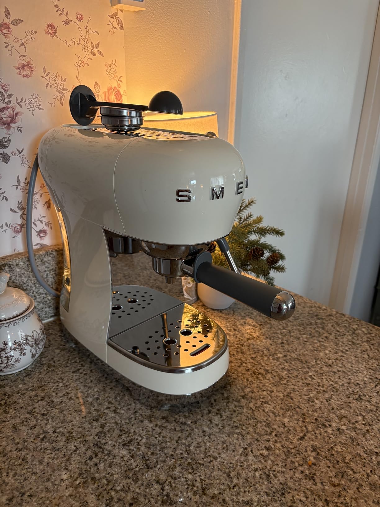 Smeg BCC12FBMUS Automatic Espresso Machine with Steam Stick 8 Coffee Drinks Thermoblock Heating System Built-in Coffee Grinder Aesthetic Style All Black customer photo 2