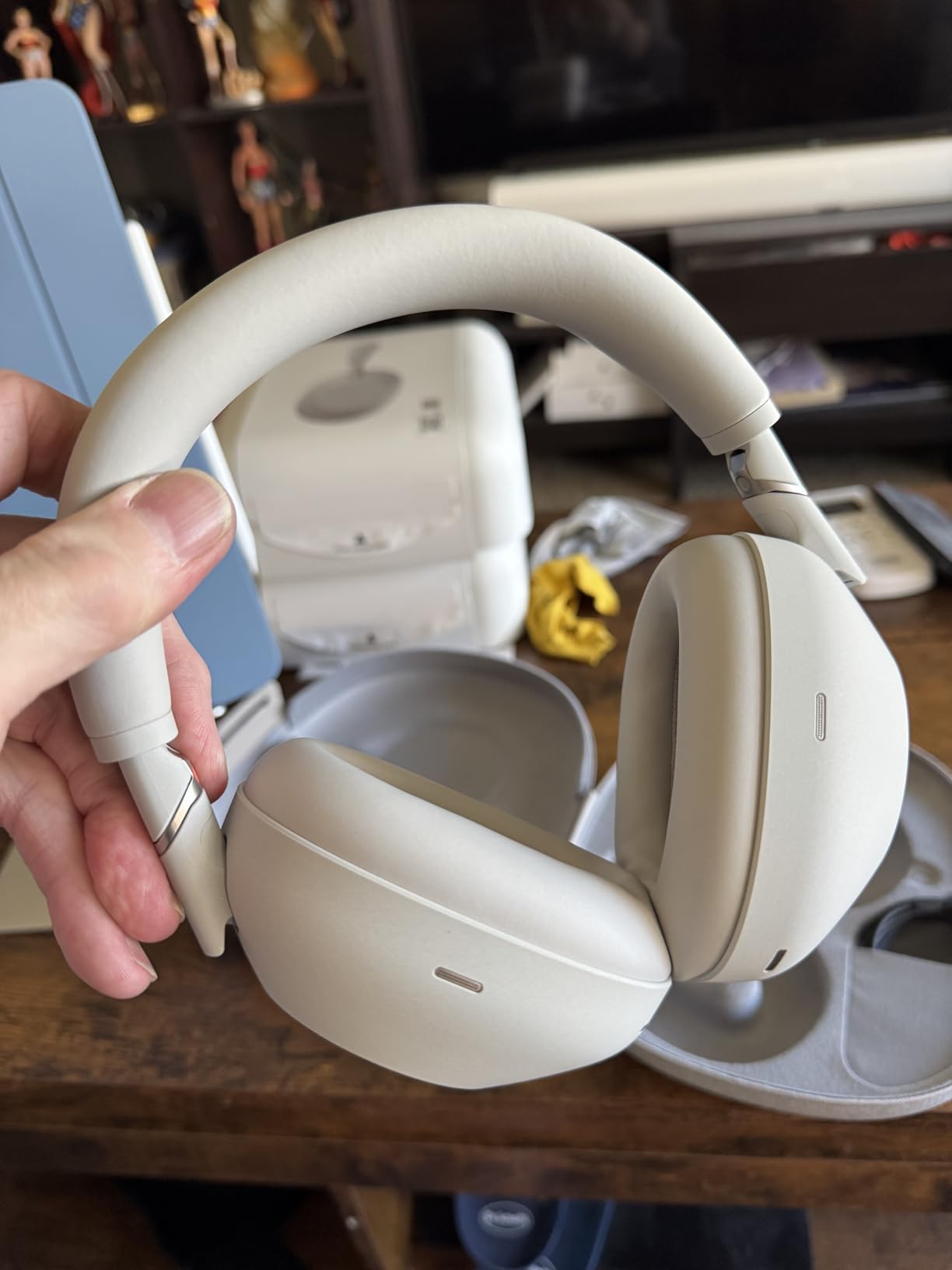 Sony WH-1000XM6 The Best Noise Cancelling Wireless Headphones Midnight Blue | HD NC Processor QN3, 12 Microphones, Adaptive NC Optimizer, Mastered by Engineers, Studio-Quality, Up to 30 Hrs of Battery customer photo 1