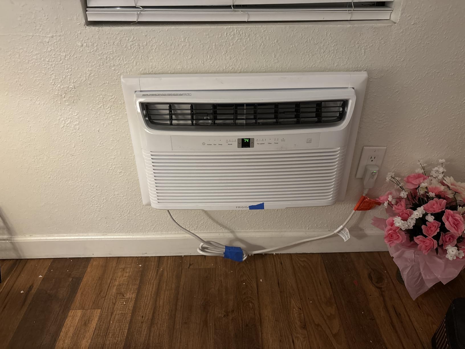 Frigidaire 12000 BTU Wall Air Conditioner with Dehumidifier, Remote Control, 115V Fan, Quiet Energy Efficient, Wall Mounted, Cools Rooms Up To 550 Sq Ft customer photo 2