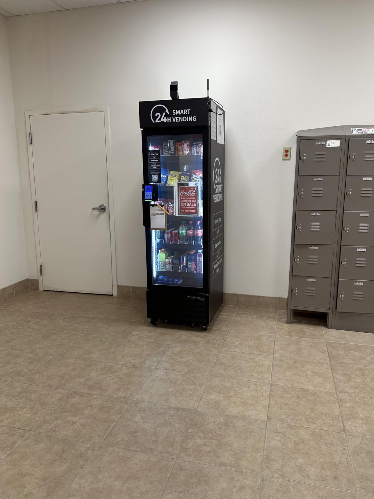 Smart Combo Vending Machine for Business with AI Technology Vending Machine for Sale, Card Reader & App Control Refrigerated Commercial US-360 customer photo 2