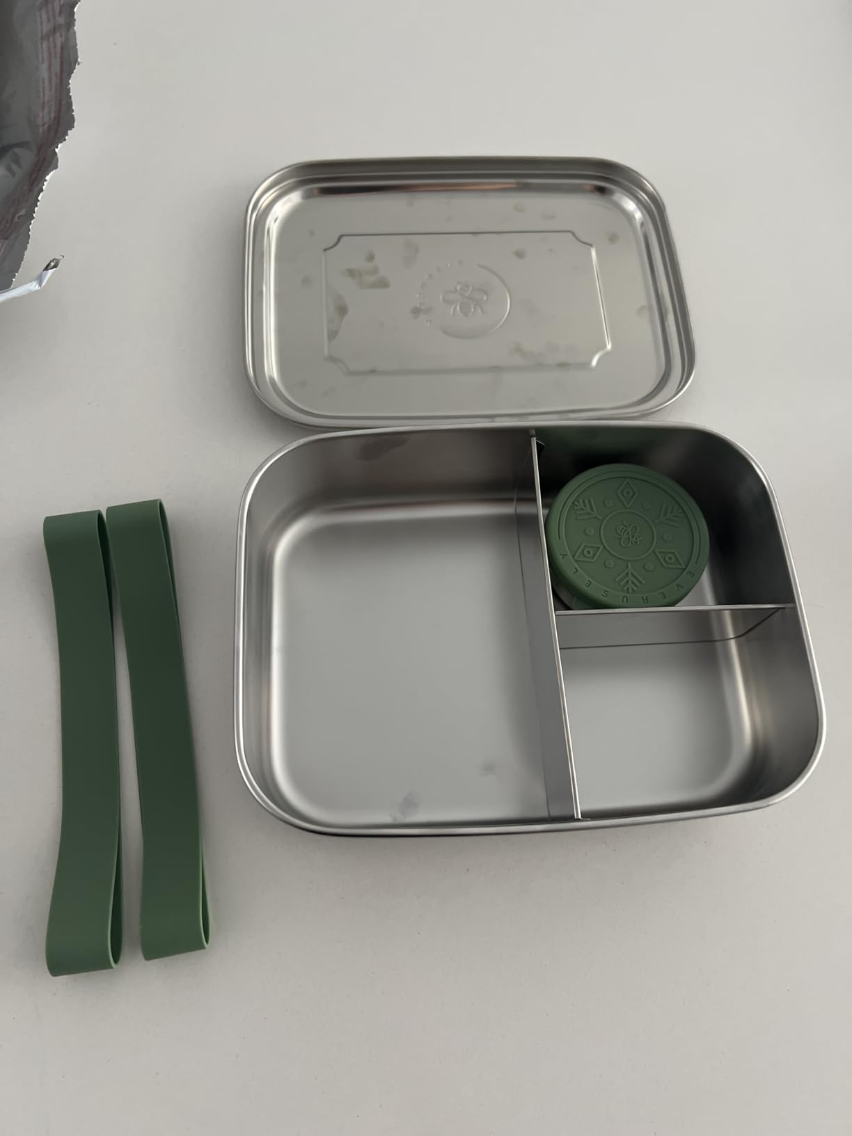 Everusely Stainless Steel Bento Box with Condiment Container, 3 Compartment, 37oz customer photo 1