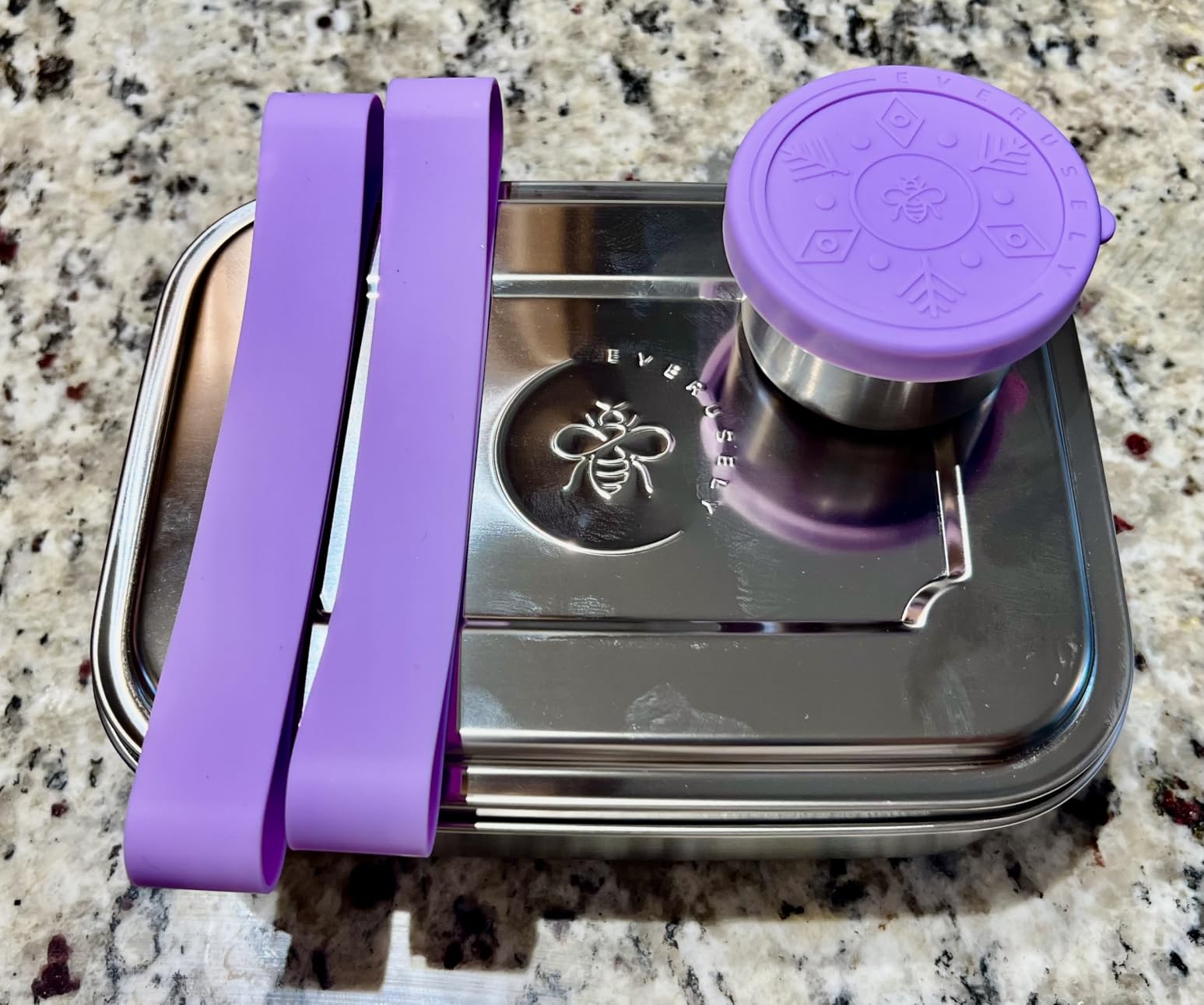 Everusely Stainless Steel Bento Box with Condiment Container, 3 Compartment, 37oz customer photo 2