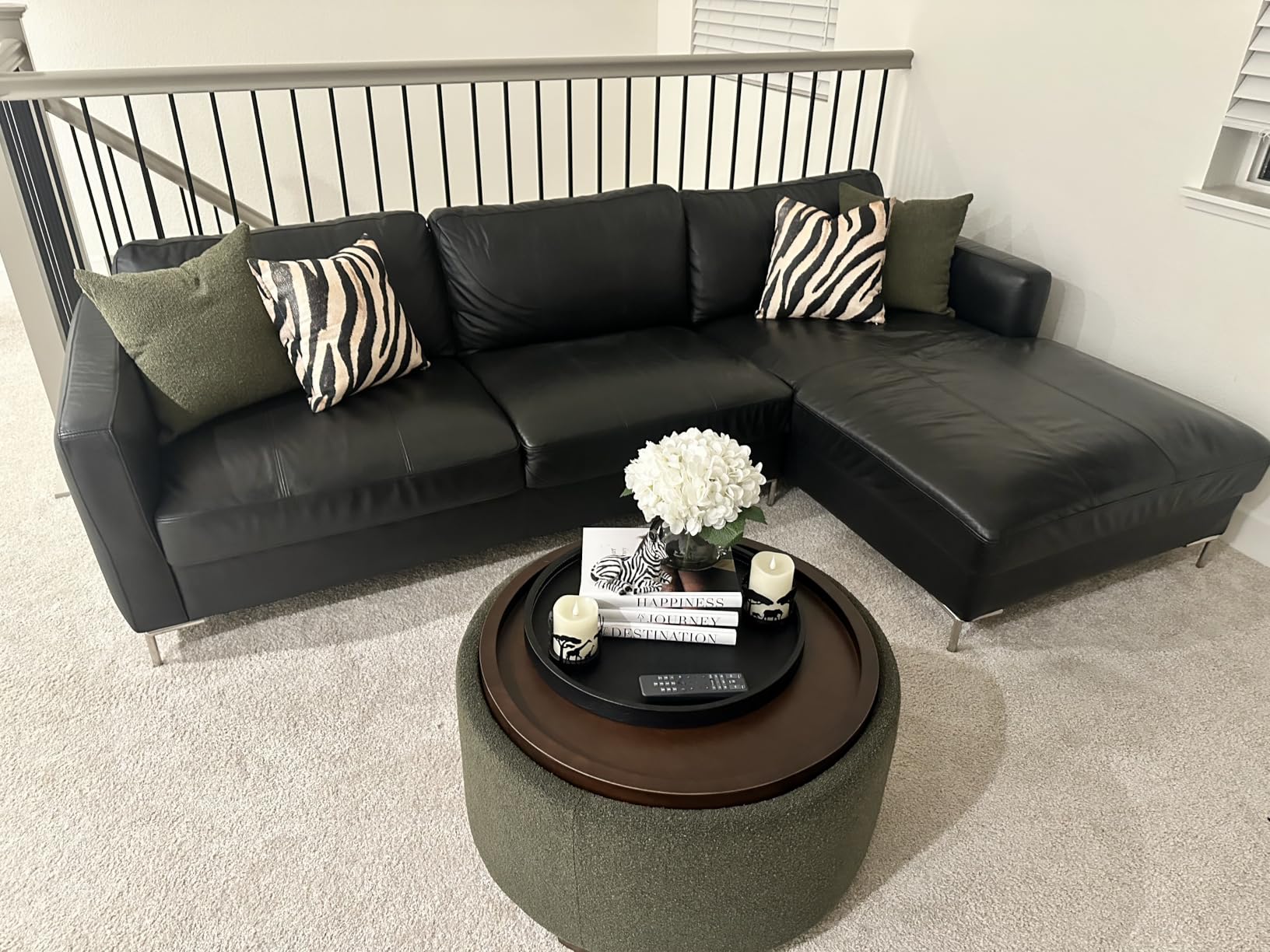 Zihanhome 30 Inch Round Storage Ottoman, Ottoman Coffee Table with Lift Off Lid, Boucle Modern Ottomans with Storage for Living Room, Bedroom, Apartments (Green) customer photo 1