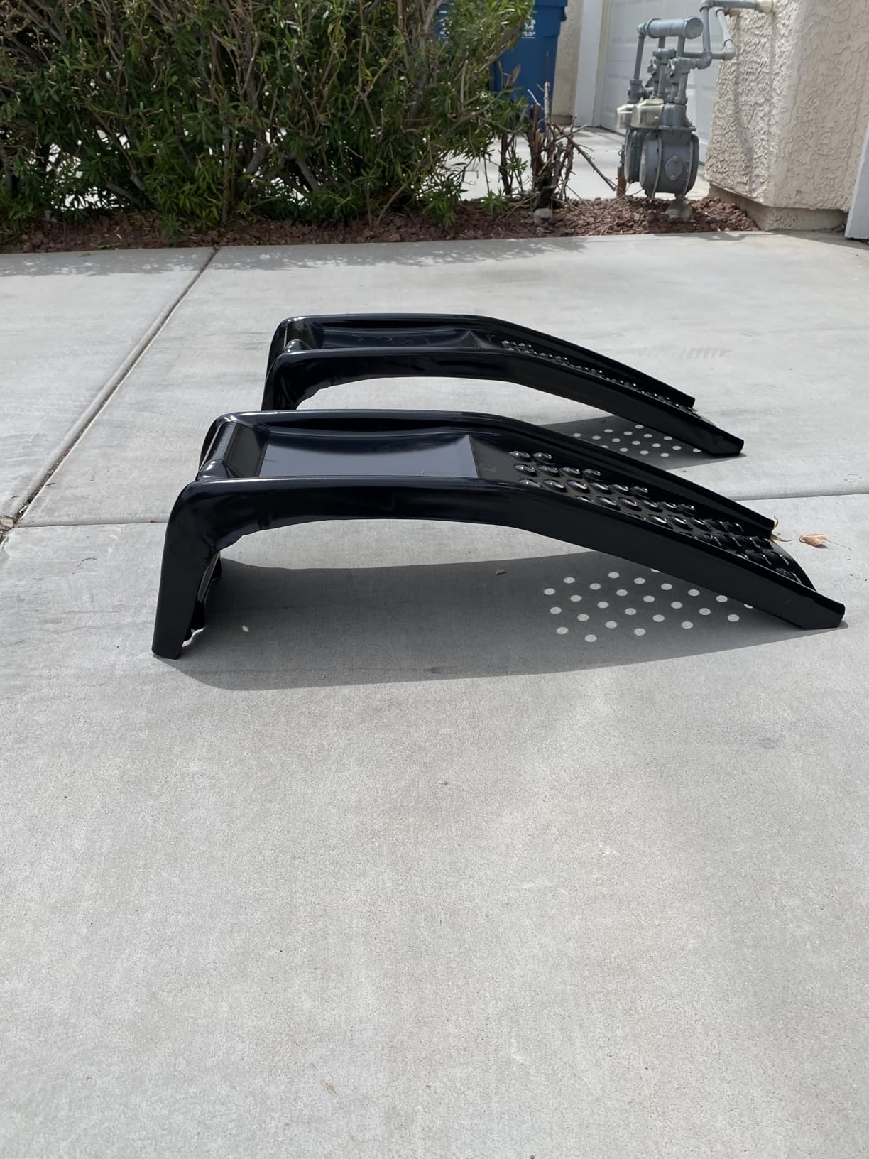 Garvee 8 in Lift Solid Steel Car Ramp 8000 LBS Capacity, 2000 LBS Per Ramps, Heavy Duty Truck Ramps for Car Repair or Vehicle Maintenance, 2 Pack Car Ramps, Red customer photo 2