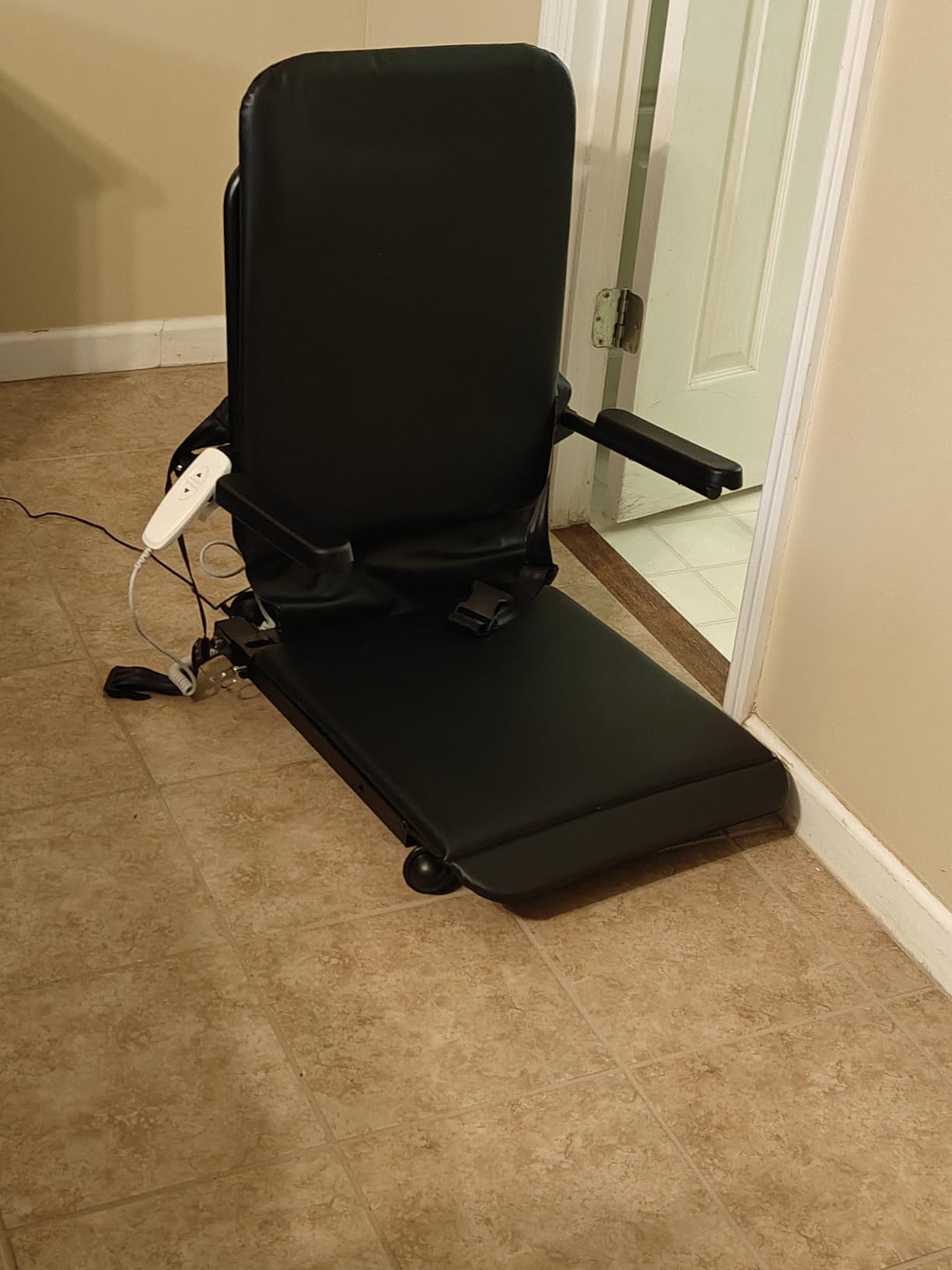 Upgrade Steel Electric Lift Chair with Advanced Wheels and PU Cushion, Floor Lift for Elderly, Support Up to 400 LBS, Safety Seat Belts and Handrails, Suitable for Home or Care Facilities Use, Black customer photo 2