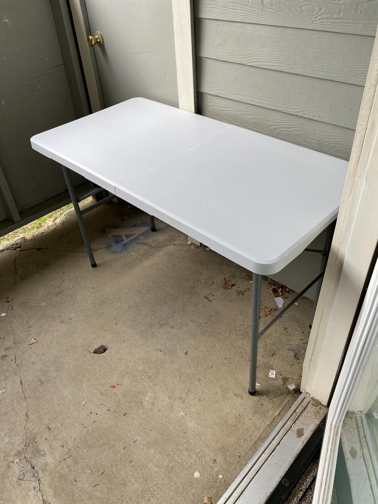 4FT White Folding Table for Outdoor, 4 Foot Picnic Tables No Assembly Required Portable, White Foldable Table for Camping, Parties, Meeting, Events, Wedding, BBQ, with Carrying Handle customer photo 1