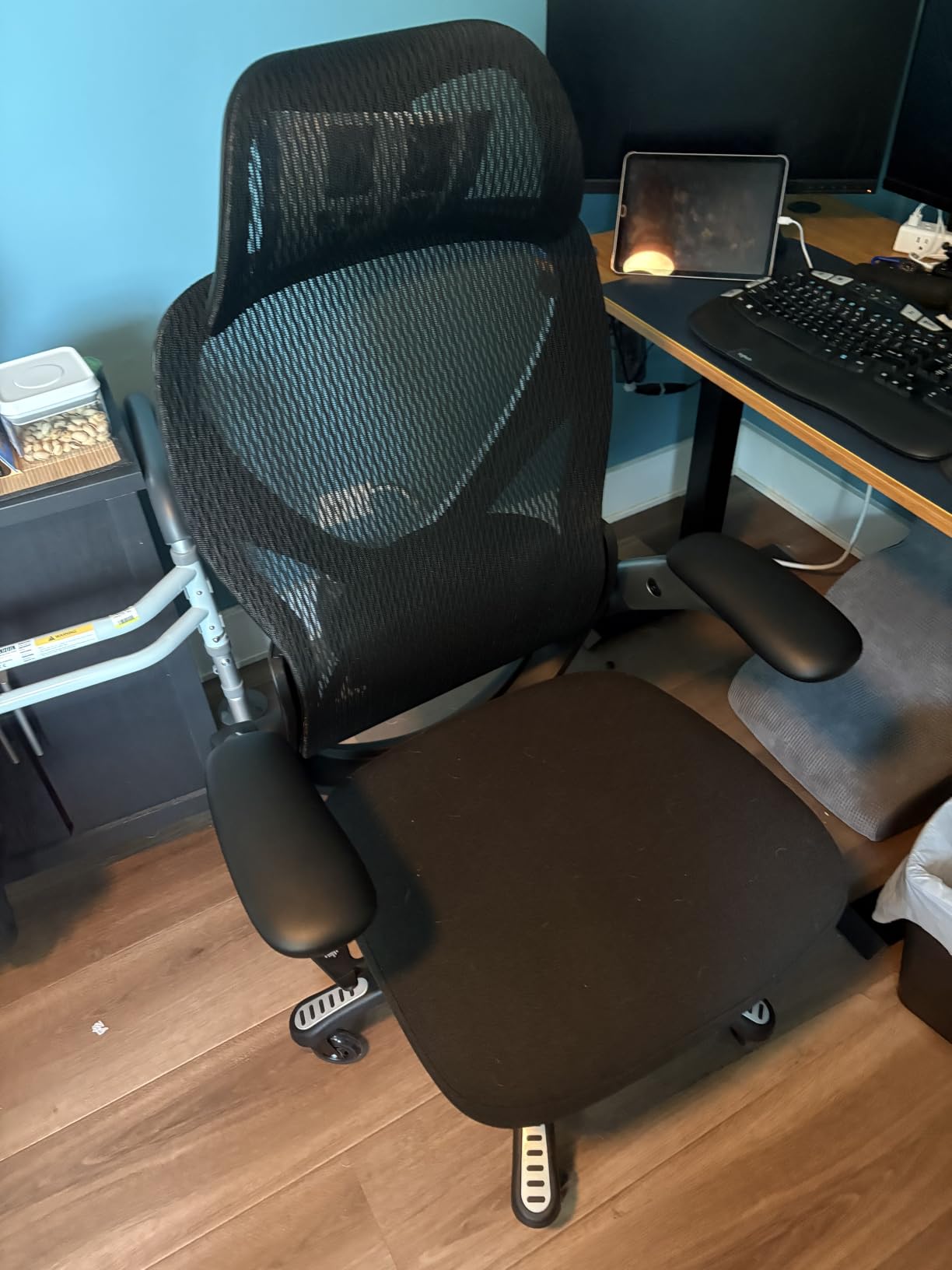 Ergonomic Office Chair with Footrest, 135° Reclining Desk Chair with Adjustable Lumbar Support,3D Armrest,Headrest & Large Steel Base, 300LBS Heavy Duty Mesh Chair customer photo 2