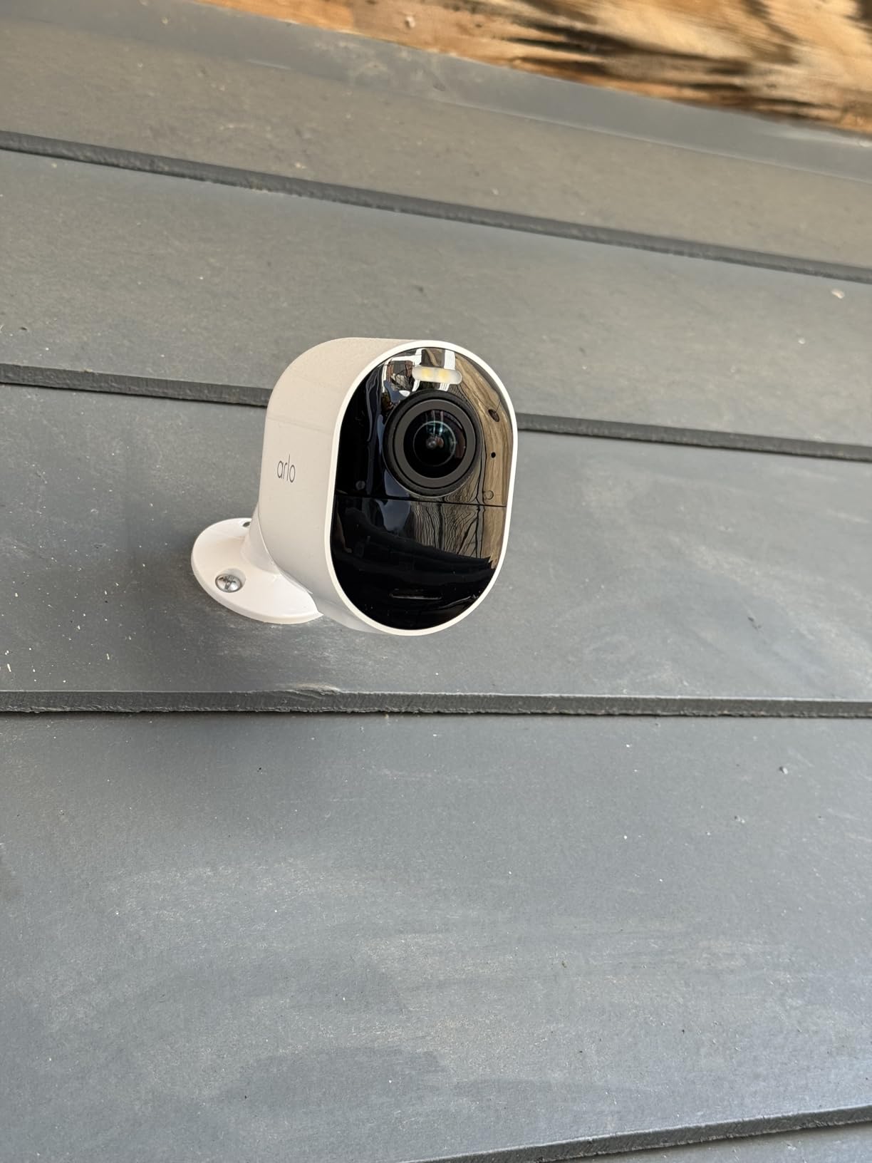 Arlo Ultra Security Camera 4K HDR (3rd Gen, 2025 Release) + SmartHub, Battery Power, Emergency Response, AI Captions, 1-Month Trial of Secure Plan, 180° Field of View, 4 Cam, White, Indoor/Outdoor customer photo 1