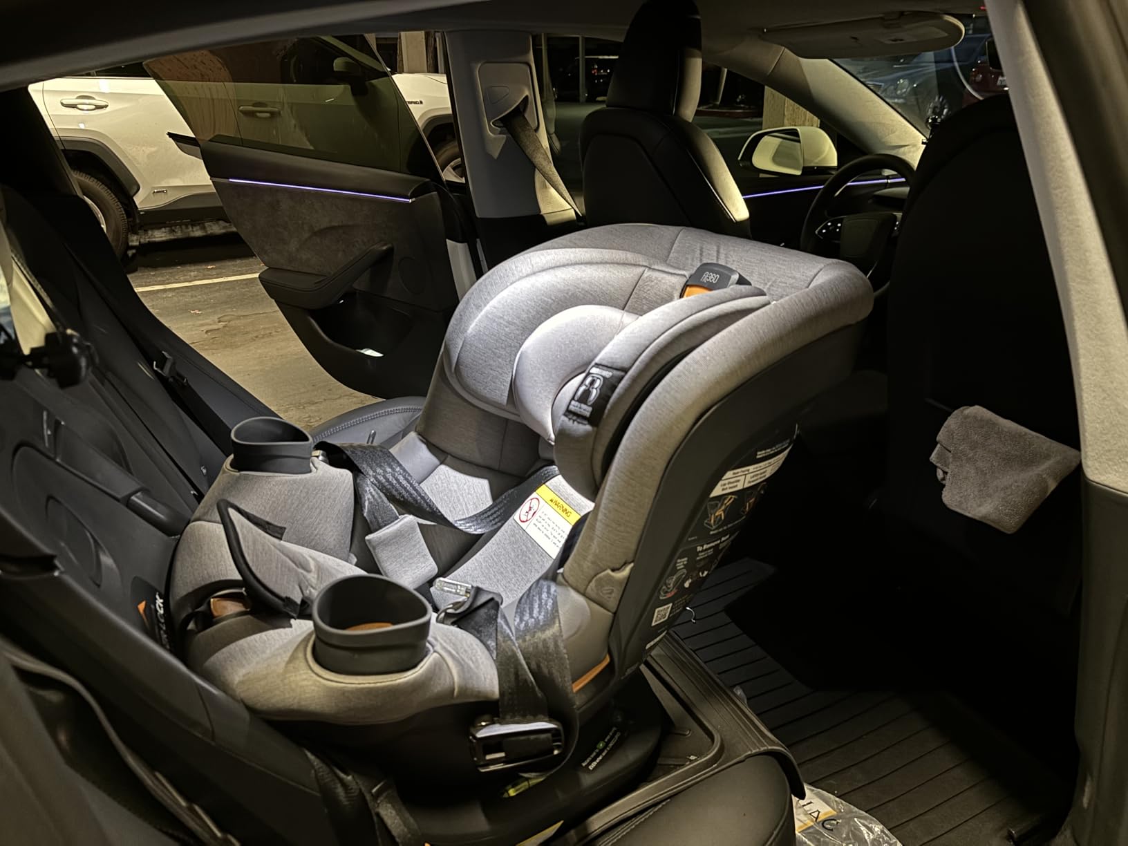 Chicco Fit360 Rotating Convertible Car Seat, 360 Degree Rotation, LeverLock | Convertible toddler car seat, Carbon/Grey, ClearTex, GREENGUARD Gold customer photo 1