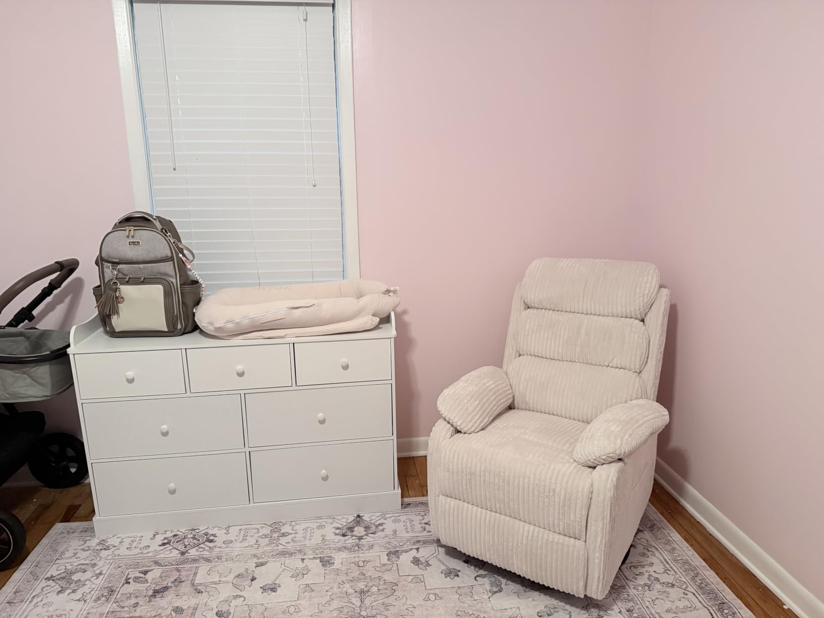 Adult 360° Rocking Recliner Chair, Nursery Rocker Reclining Chair with Side Pocket, a Comfy upholstered Single Sofa Armchair. Suitable for Living Room, Bedroom Nursing use, Velvet Fabric in Beige customer photo 2