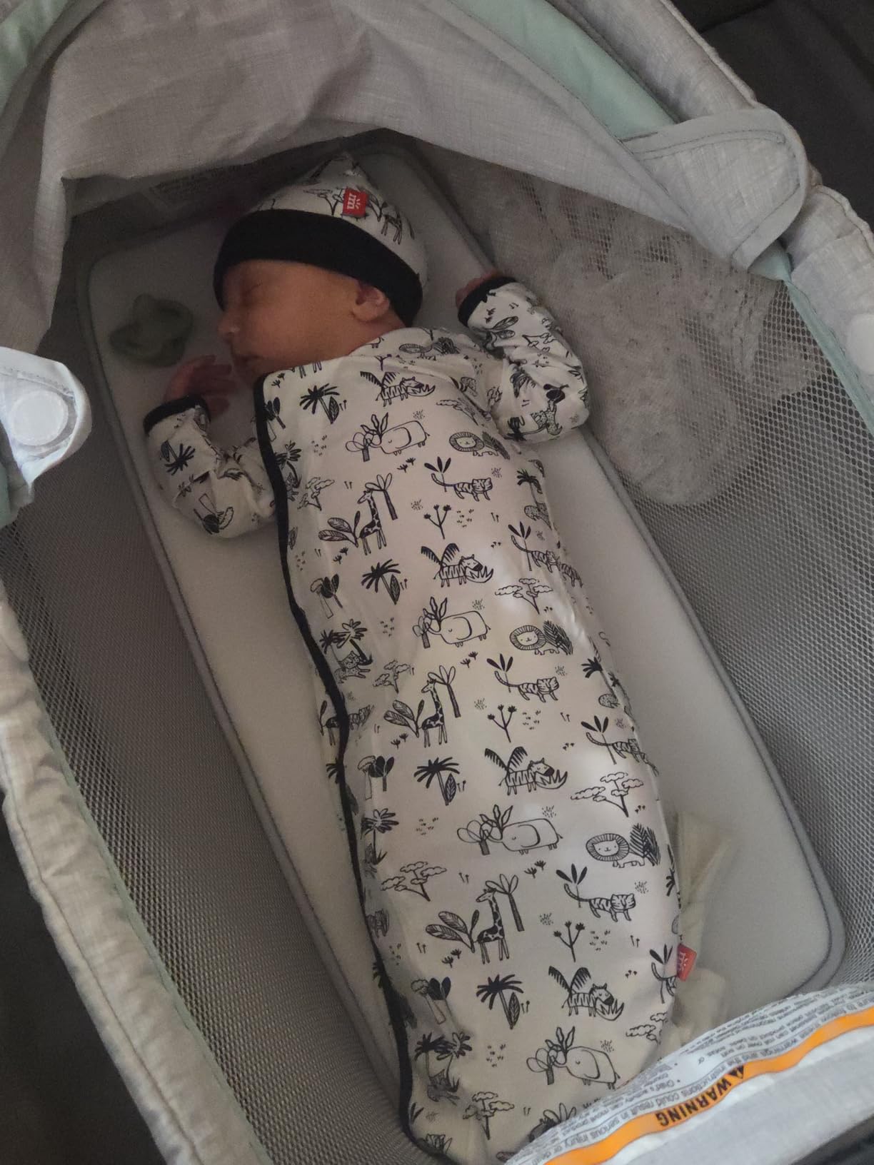 Graco Pack n' Play Close2Baby Playard with Baby Bassinet, Changing Table, Portable Infant Seat, Milan customer photo 1