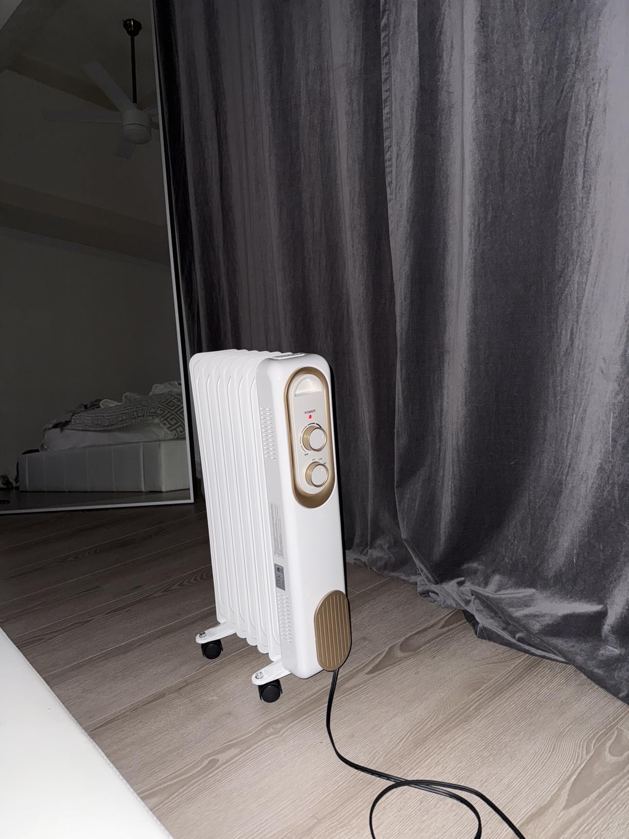 Oil Filled Radiator Heater for Indoor Use, 1500W with Adjustable Thermostat, White customer photo 1