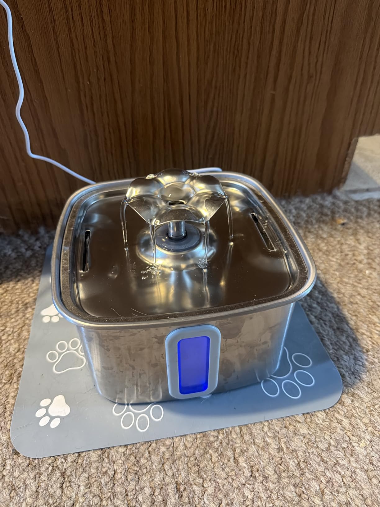 Veken Innovation Award Winner Stainless Steel Cat Water Fountain, 108oz/3.2L Automatic Pet Fountain Dog Water Dispenser with 6 Replacement Filters & Silicone Mat for Cats, Dogs, Multiple Pets (Silver) customer photo 1