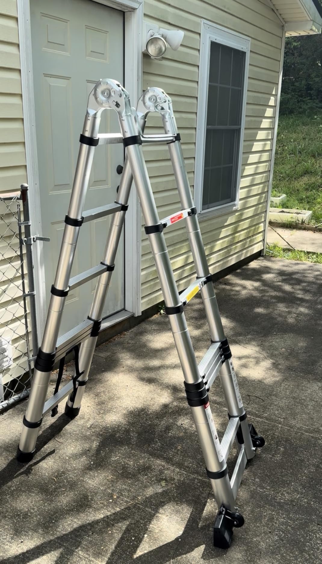 Telescoping Ladder with Hooks, 20.3 FT, Stabilizer & Wheels, 330 lb Capacity, Auto-Lock Rungs, Anti-Slip Feet, for Roof, Gutter, RV, Exterior Wall and Outdoor Maintenance customer photo 2