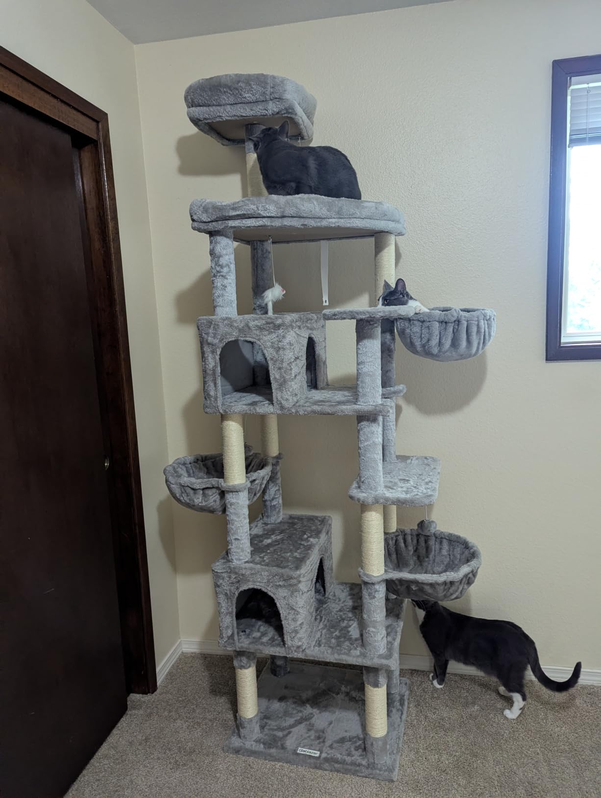 Globlazer Extra Large Cat Tree Tower, 82in Tall Heavy Duty Cat Tree for Indoor Cats Large Adult Big Cat Tower with 8 Scratching Posts, 2 Cat Condos, 2 Top Perches, 3 Hanging Baskets, S82, Beige customer photo 1