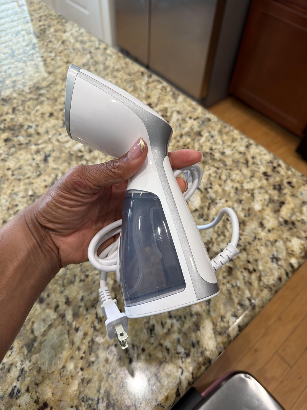 OGHom Portable Travel Handheld Steamer for Clothes, Garment Wrinkle Remover | White, 1000W Strong Penetrating Fabric Steamer, 150ML Water Tank, for Home, Office, Travel (ONLY FOR 120V) customer photo 2