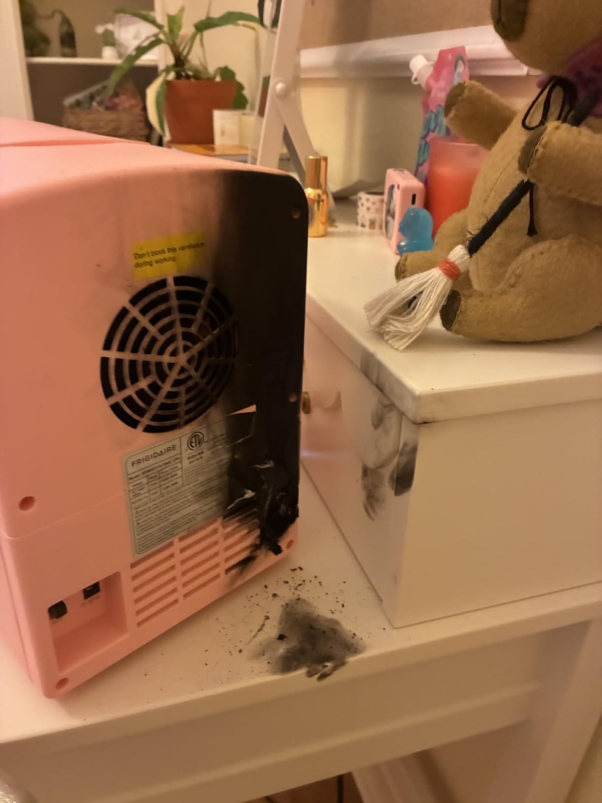 Frigidaire EFMIS171 Retro Mini Portable Personal Fridge - Ideal for Home, Office or Dorm - Includes Carrying Handle, AC/DC Wall/Car Charger (Pink) customer photo 1