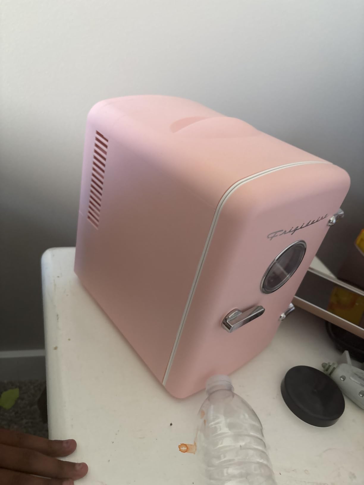Frigidaire EFMIS171 Retro Mini Portable Personal Fridge - Ideal for Home, Office or Dorm - Includes Carrying Handle, AC/DC Wall/Car Charger (Pink) customer photo 2
