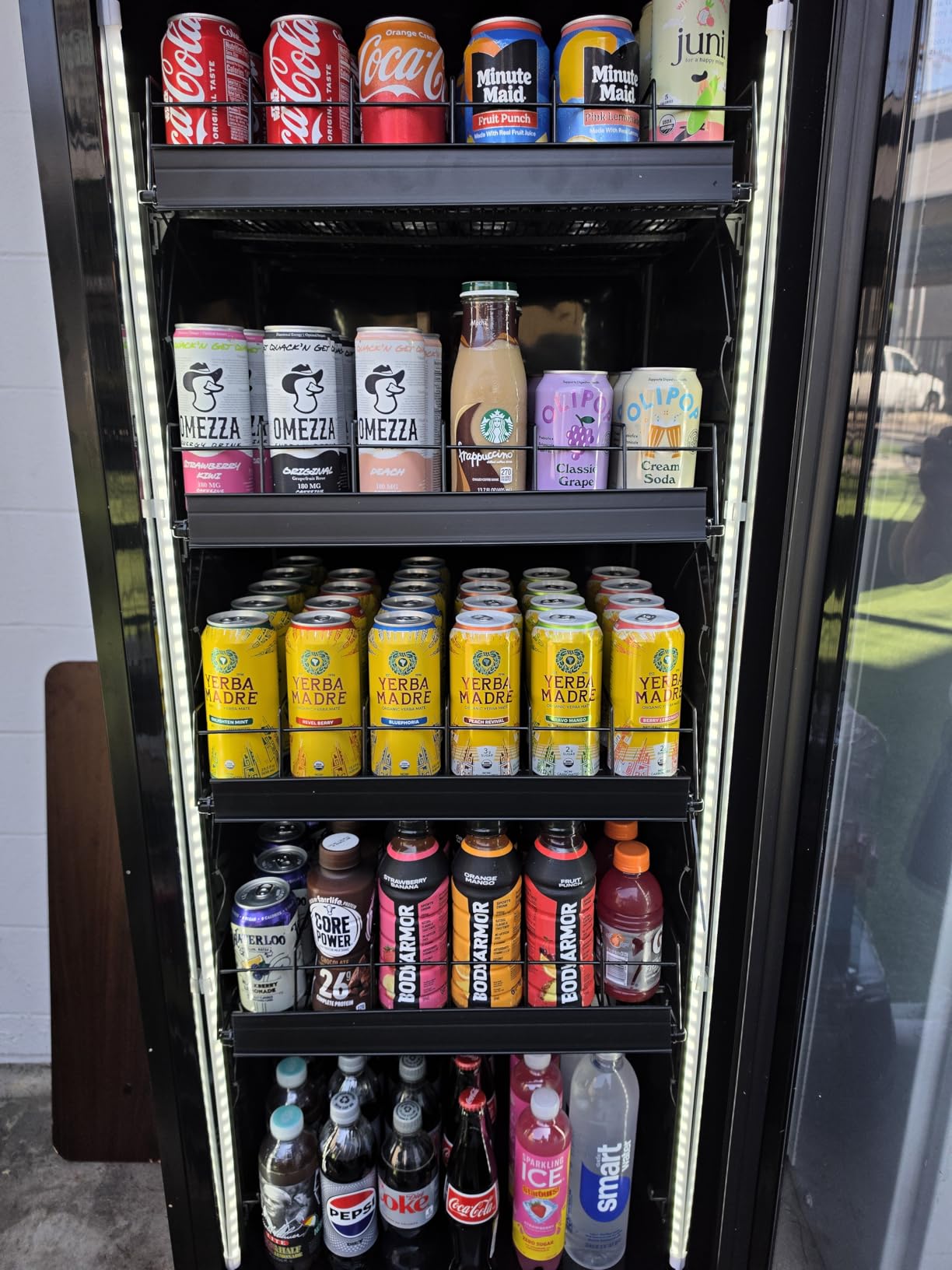 HAHA Smart AI Vending Machine with Card Reader, Combo Snack & Drink Machine, 6-Layer 252 Cans Capacity Refrigerated AI Visual Recognition & App Management US360CT (Black, AI mini) customer photo 2