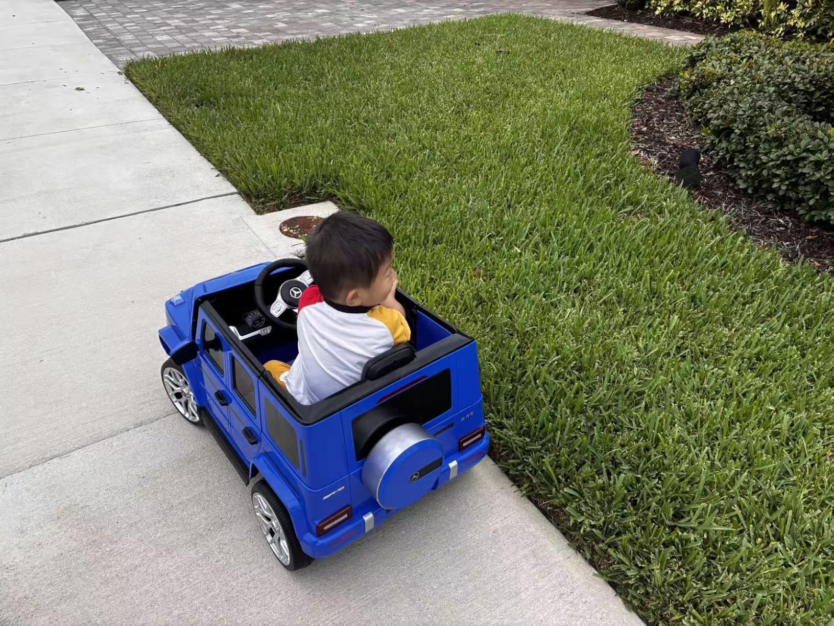 ELEMARA Licensed Mercedes-Benz AMG G63 Ride on Toys, Electric Car for Kids W/Parents Control, Electric Powered G Wagon Ride On Truck Toy, Low Battery Prompt, Bluetooth, Flickering Lights/LED Lights, White customer photo 1