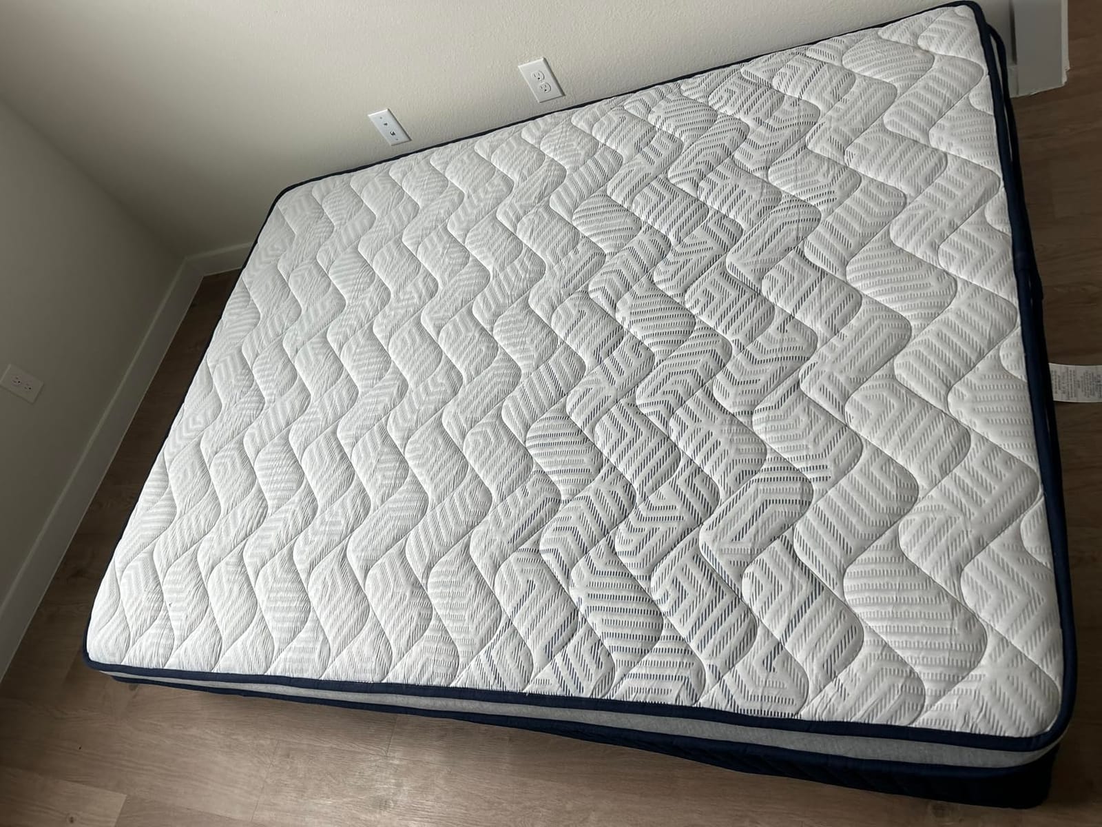 Extra Firm Queen Mattress 14 Inch, Deep Sleep Hybrid Mattress for Lumbar Support & Back Side Sleepers, Pain Relief Mattresses in a Box with Pocket Springs & Cooling Gel - 365-Night Trial, CertiPUR-US customer photo 1