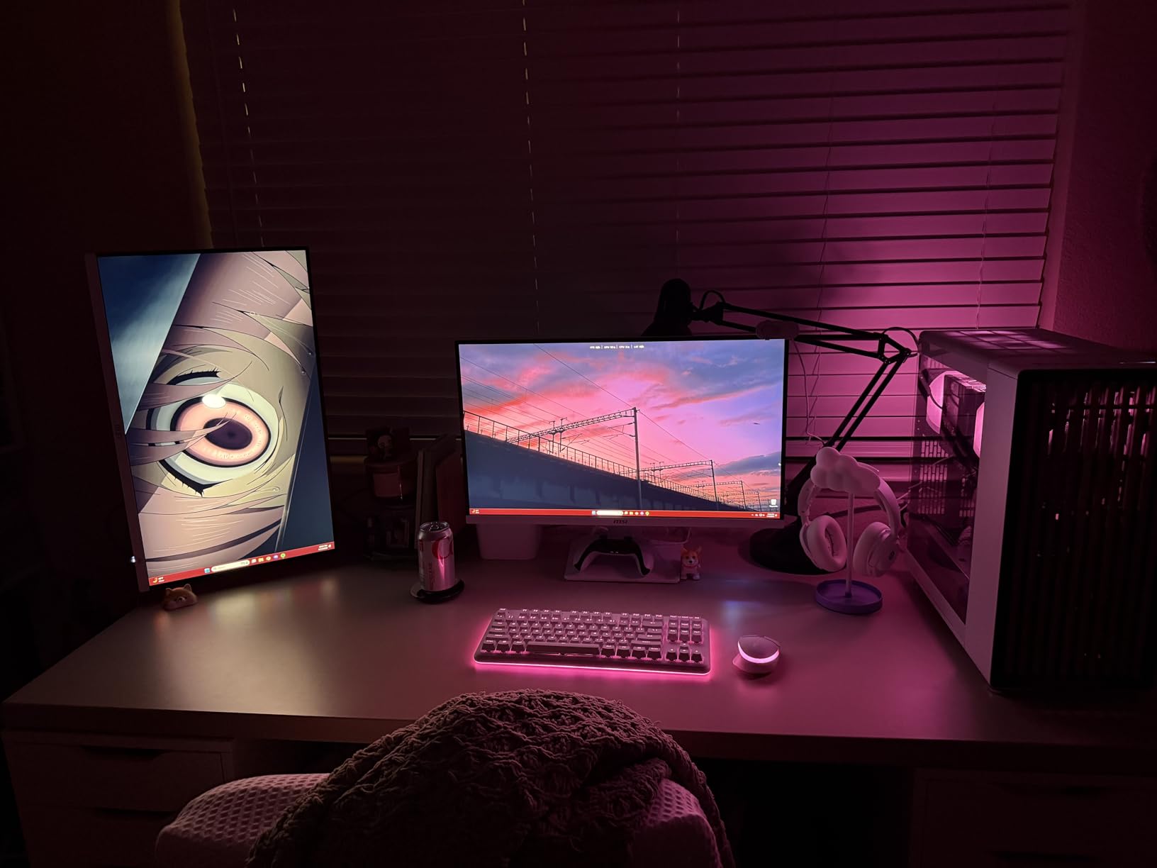 msi PRO MP273W E14A 27-inch IPS 1920 x 1080 (FHD) Gaming Office Monitor, 144Hz, Free-Synch, HDMI, DisplayPort, VGA Port, VESA Mountable, Tilt, Speaker, 4-Side Slim Bezel 1ms, White customer photo 1