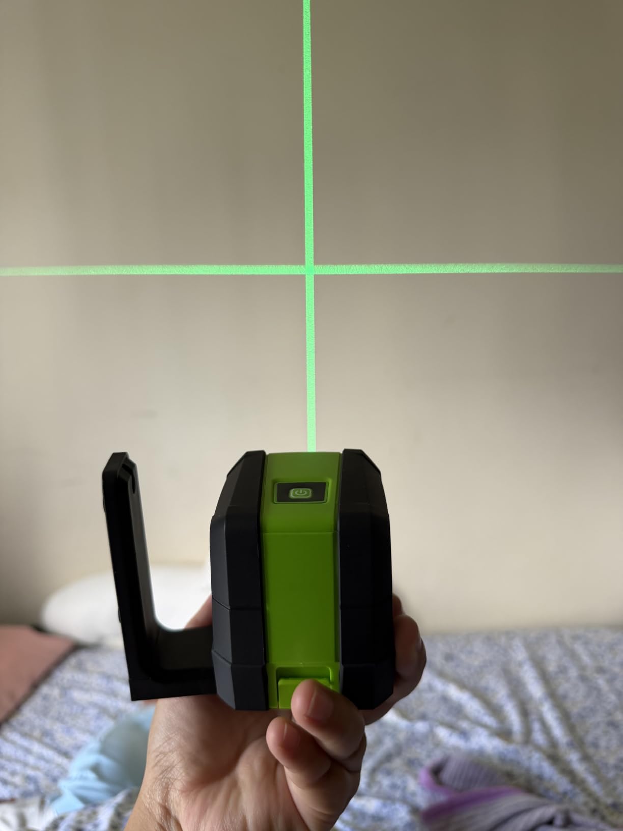 Huepar Laser Level with Tripod,100Ft Self Leveling Green Cross Line Laser for Picture Hanging, Tile, Decoration & DIY Construction - AA Battery&Picture Hanging Strips, Indoor Use customer photo 2