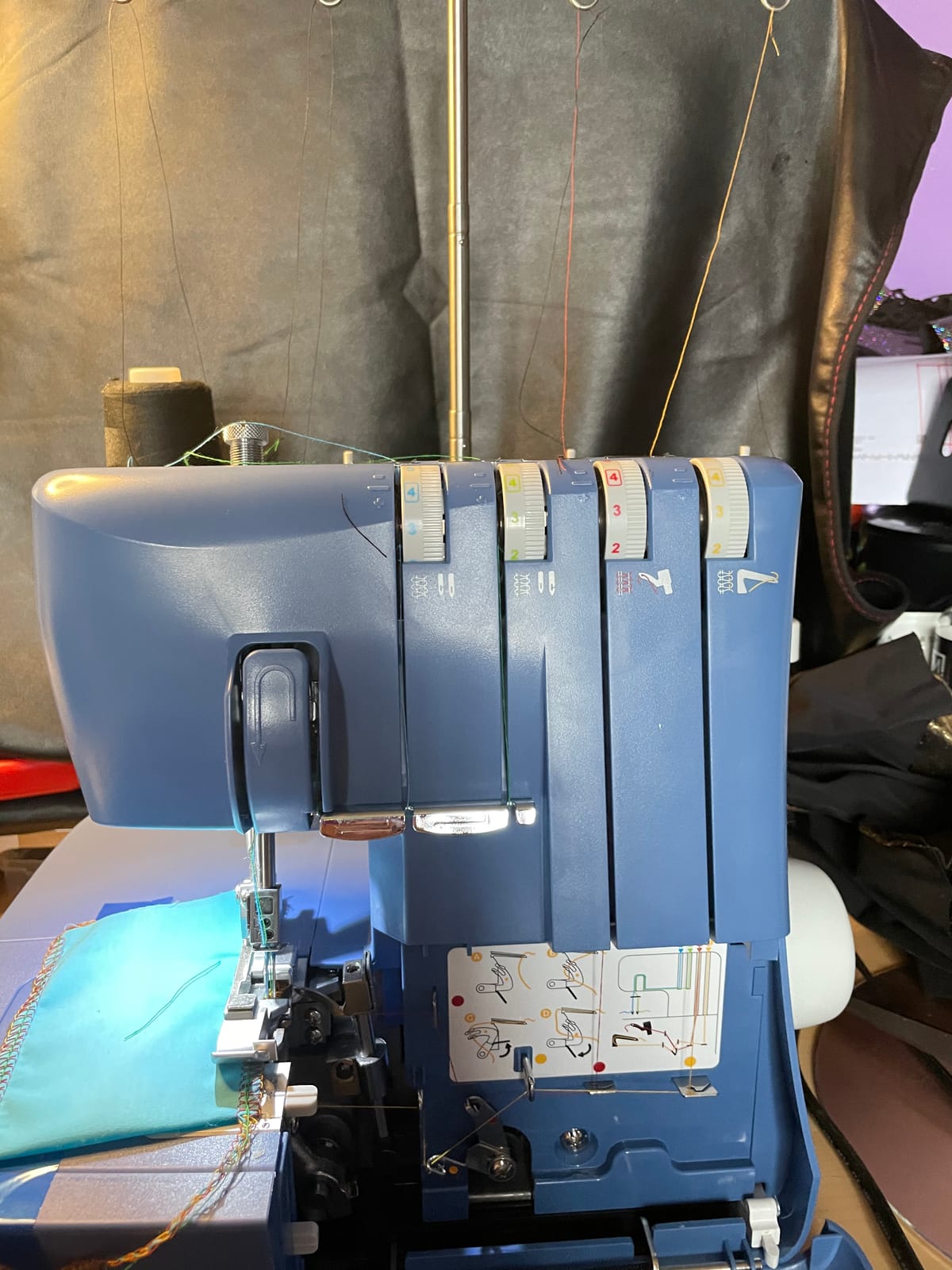 SINGER S0230 Navy Blue High Speed Overlock Serger, 2-3-4 Thread Capability, Color-Coded Threading, 1300 Stitches/min, Differential Feed customer photo 2