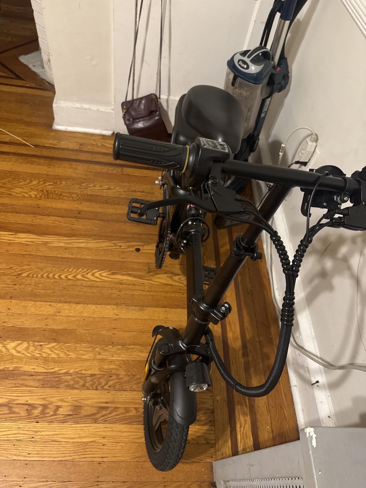 Electric Bike for Adults, 560-1200W Peak Motor Commuter Ebike, 20-28MPH Speed, 32 Miles Range, Removable Waterproof Battery, Dual Disc Brakes Electric Bicycle, UL 2849 Certified customer photo 1