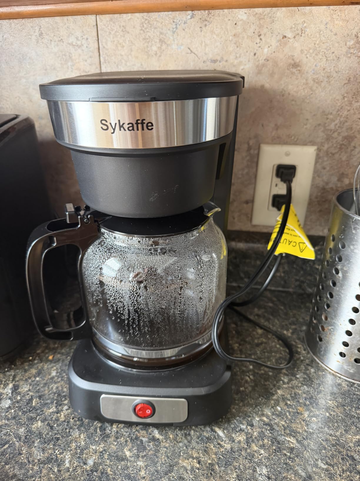 5 Cup Coffee Maker, Compact Machine with Reusable Filter, Keep Warm | 25Oz coffee maker with Pause and Pour function, water level indicator, automatic shut-off, and one-touch brewing customer photo 1