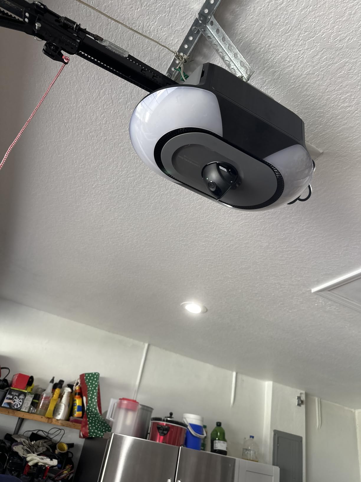 Chamberlain 1-1/4 HP Belt Drive Smart Garage Door Opener with Built-in Camera, Dual LED Lighting, Battery Backup, and myQ Connectivity customer photo 1