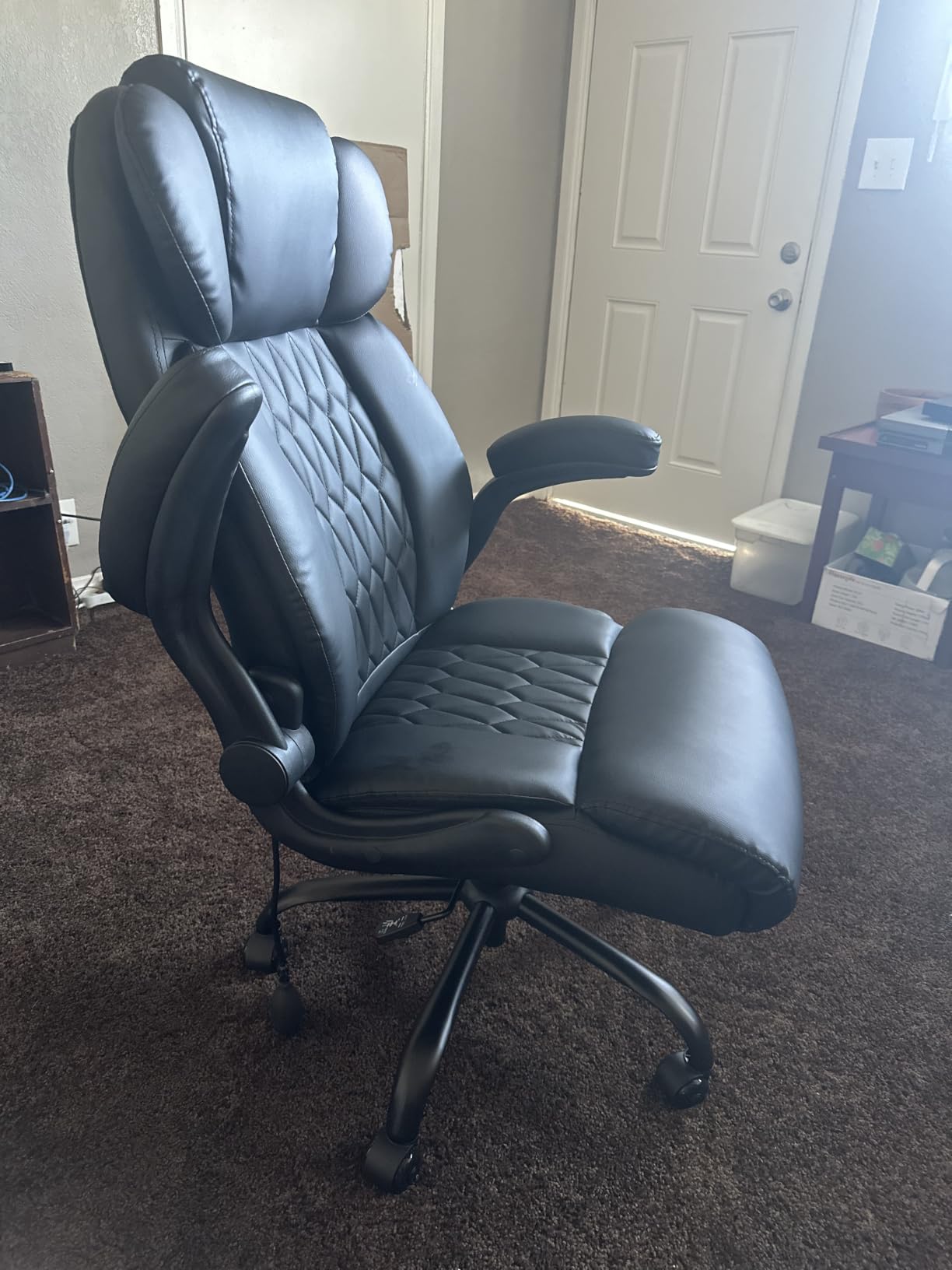 500lbs Big and Tall Office Chair Adjustable Lumbar Support for Back Pain, Extra Wide Seat Executive Office Chair Thick Armrest Pad, Heavy Duty Base&Upgraded Wheels, Ergonomic Comfy Computer Desk Chair customer photo 1