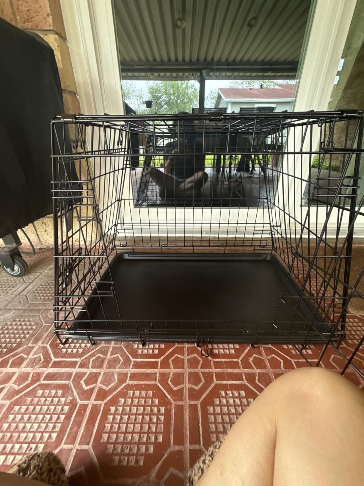 Gardner Pet Portable Dog Crate for Car Travel, Metal Travel Pet Crate with Tray, Tapered Kennel Fit Car Trunk, Pet Carrier for Puppy/Small Dogs, 29