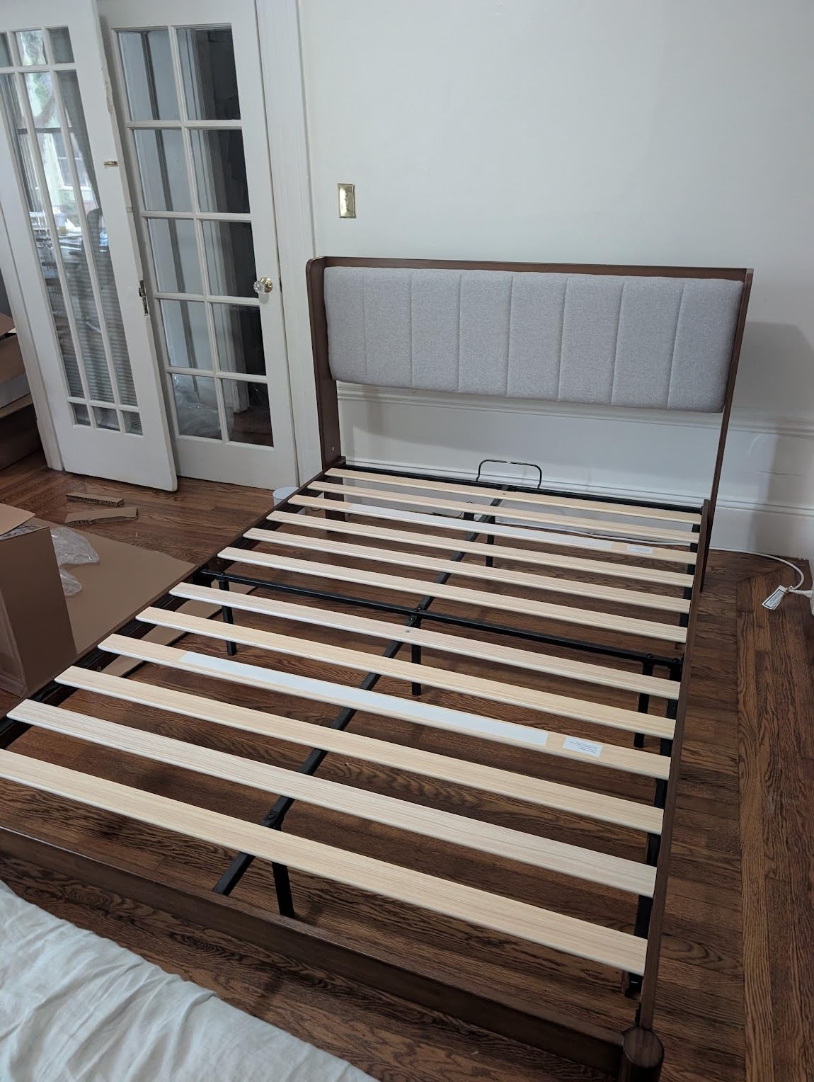 Zinus Jonas Bamboo Platform Bed Frame, Wingback Headboard, Queen | Mid-Century Modern Design, Plush Upholstered Comfort, Sustainable Bamboo, No Box Spring Needed customer photo 1