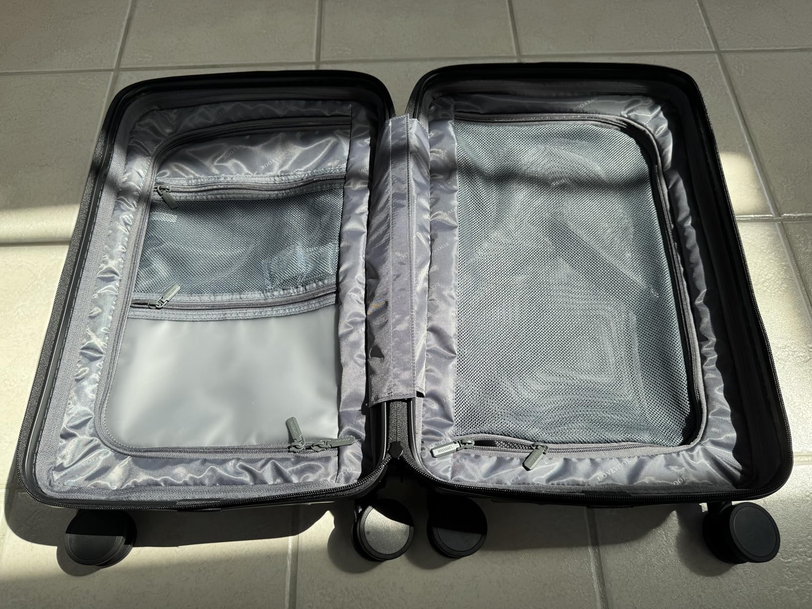 LOVEVOOK Hard Shell Carry On Luggage 22x14x9 Airline Approved with Removable Lining, 22 Inch Carry On Suitcase with Spinner Wheel TSA Lock, Lightweight Checked Luggage for Men Women Travel Business Trip customer photo 1