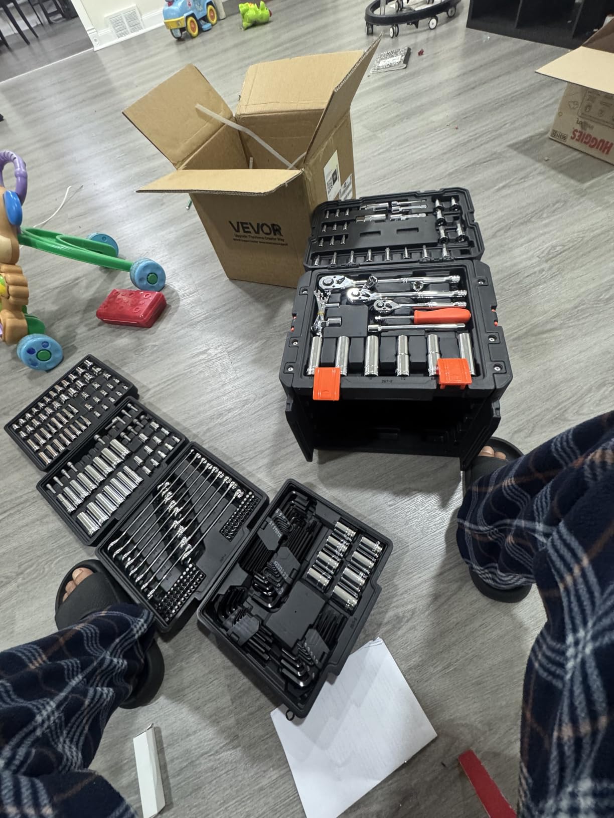 VEVOR Mechanics Tool Set, 314-Piece Mechanic Tool Kit, 1/4 in, 3/8 in, and 1/2 in Drive, Metric Socket Set, Wrenches, Screwdriver Bits, Accessories, and Storage Case customer photo 1