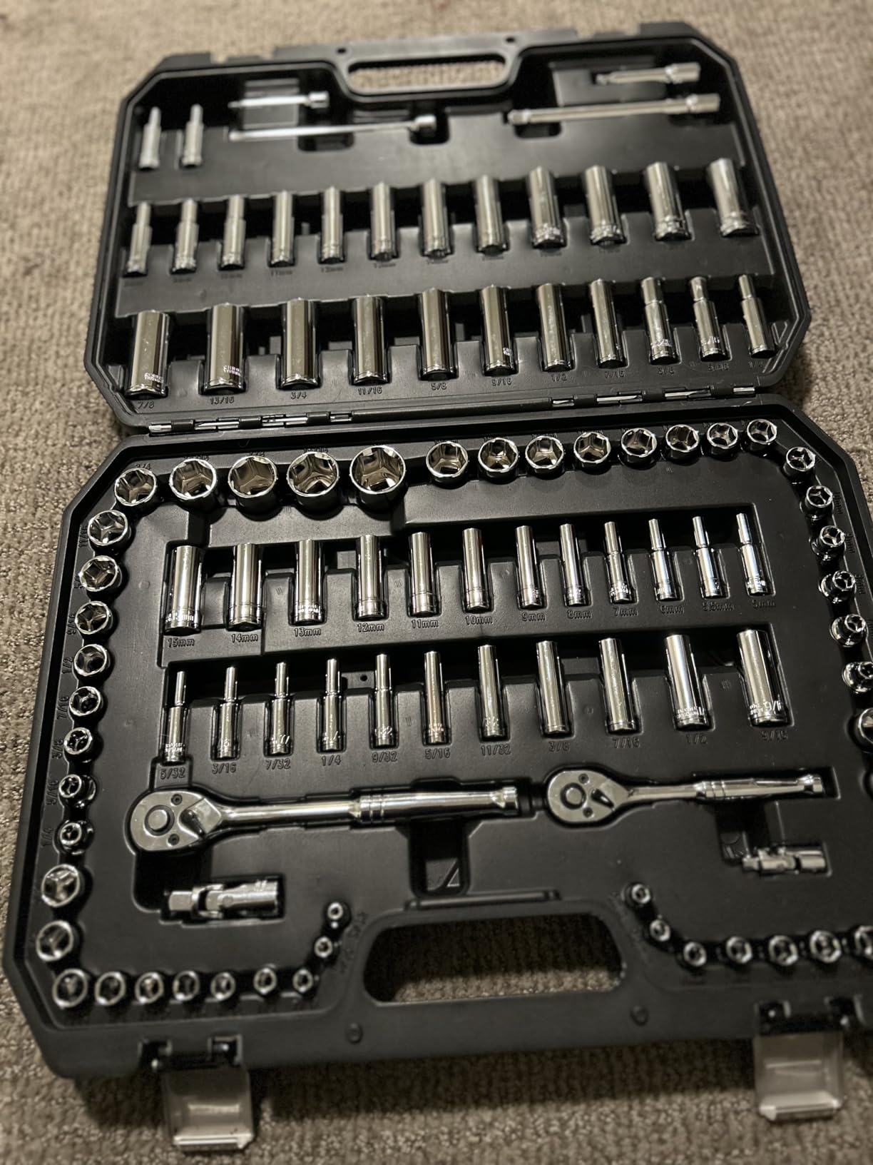 VEVOR Mechanics Tool Set, 314-Piece Mechanic Tool Kit, 1/4 in, 3/8 in, and 1/2 in Drive, Metric Socket Set, Wrenches, Screwdriver Bits, Accessories, and Storage Case customer photo 2