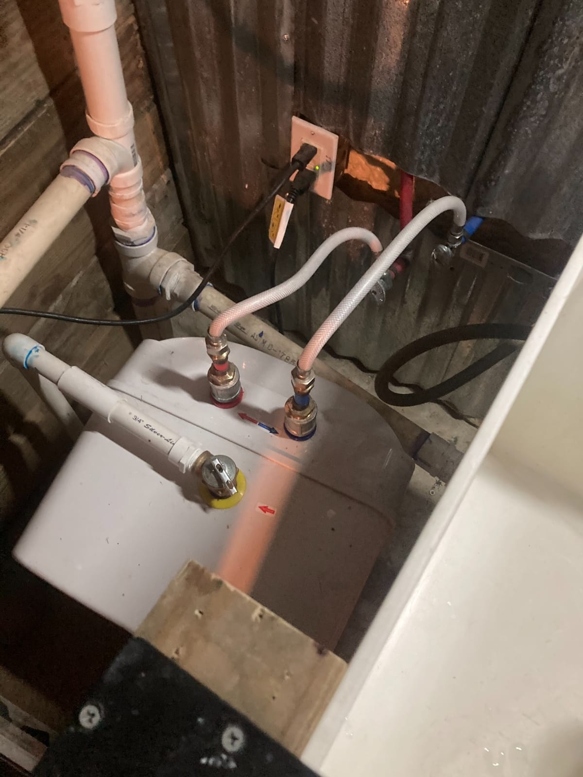 CAMPLUX 6kW Tankless Water Heater Electric at 240 Volts, Point of Use Instant Hot Water Heater customer photo 1