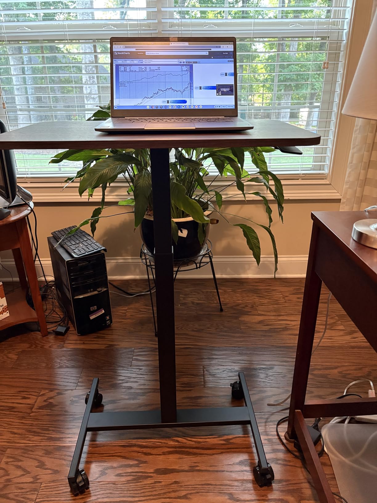 Marsail Mobile Standing Desk, Wider Height Adjustable Computer Desk, Rolling Sit Stand Desk with 4 Lockable Wheels, Ergonomic Desk for Home Office and Classroom, Natural customer photo 2