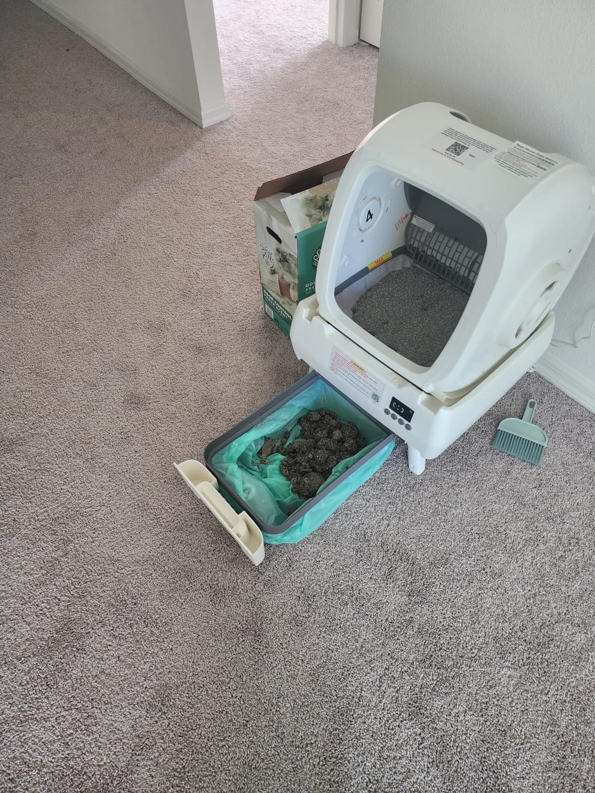 Automatic Cat Litter Box Self Cleaning - App Control, Cat Toilet Records, Suitable for Big Cats, Medium Cats, Kittens and Multi-Cat Families, Anti-Pinch, Low Noise - White customer photo 2